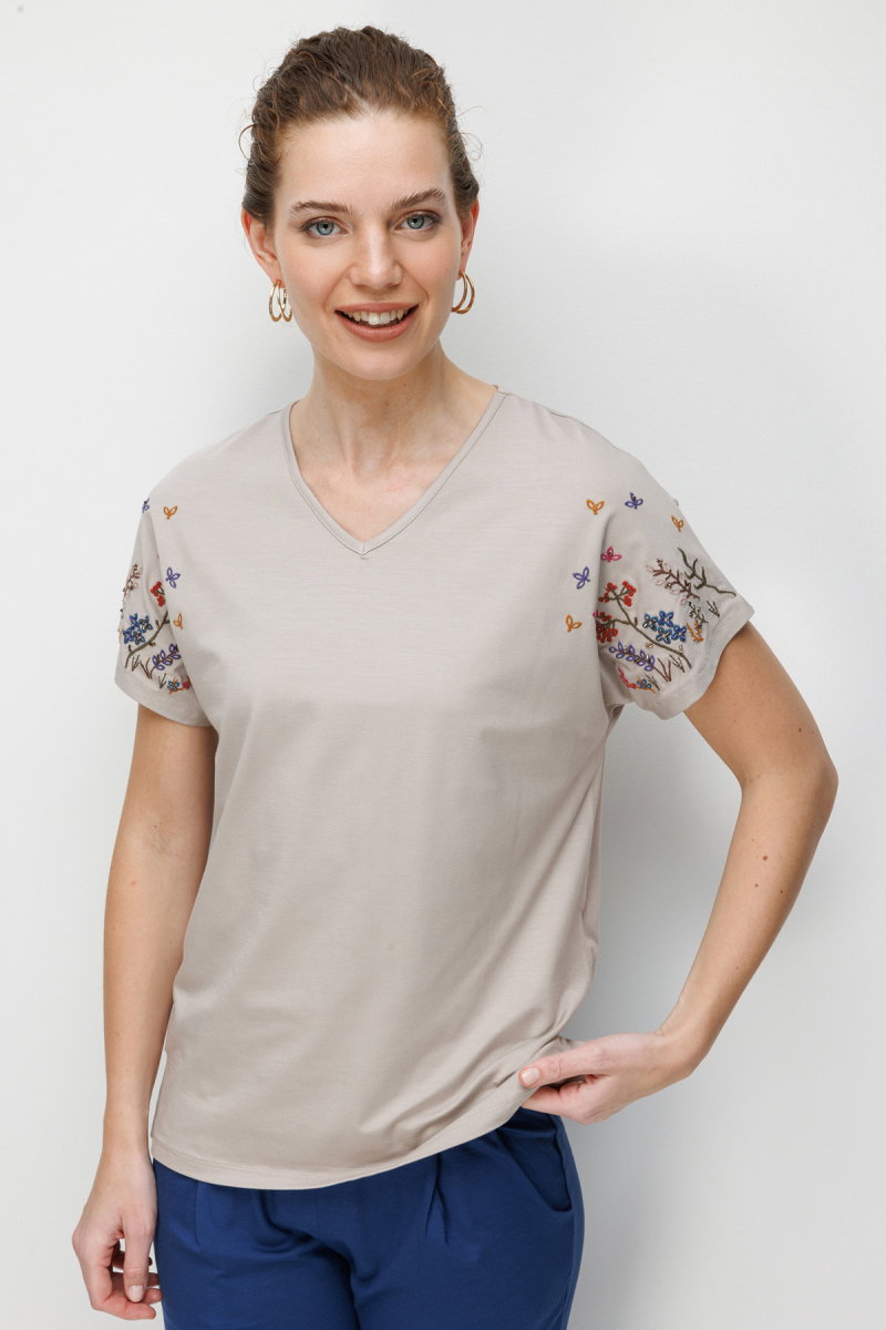 Desen Triko Kadın V Yaka Nakış İşlemeli Düşük Kollu Penye T-Shirt 26703 Bej - 2
