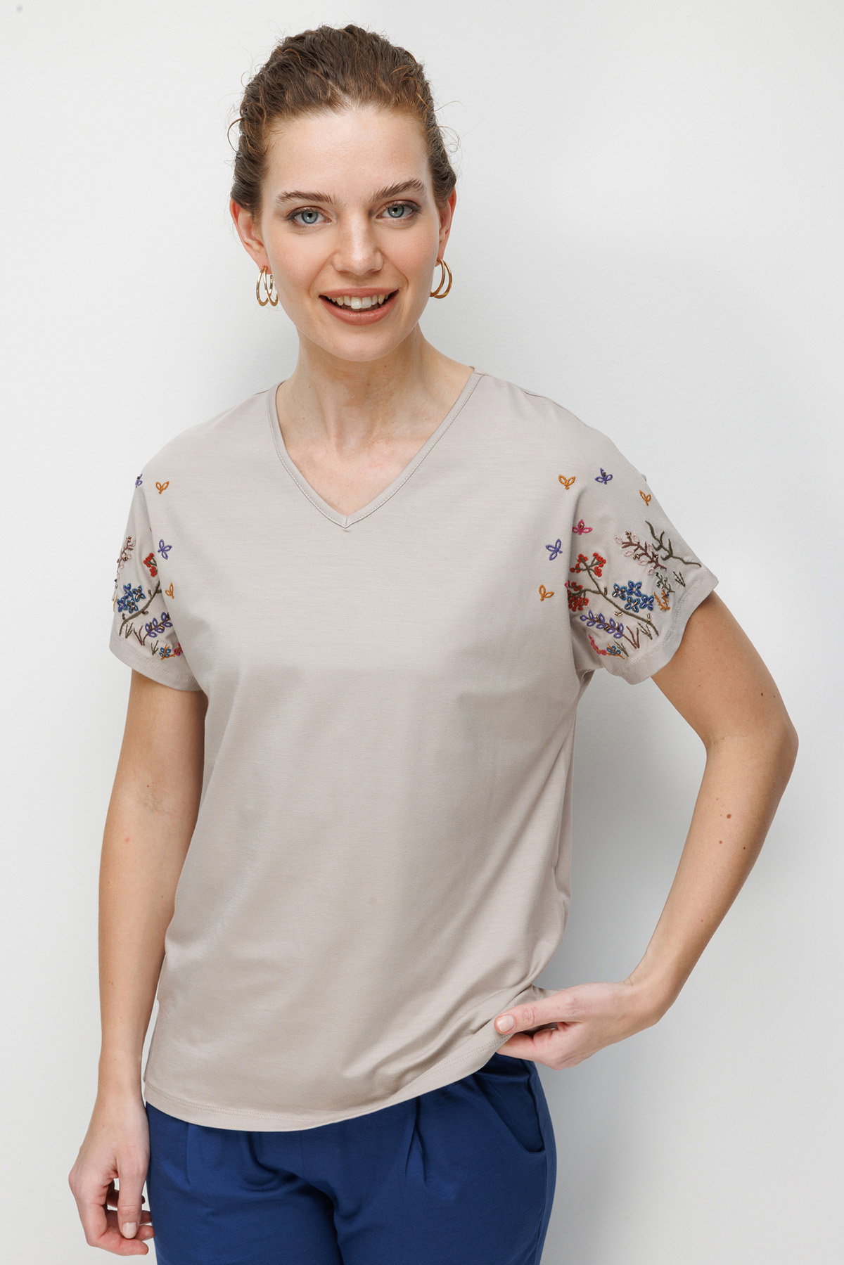 Desen Triko Kadın V Yaka Nakış İşlemeli Düşük Kollu Penye T-Shirt 26703 Bej - 2