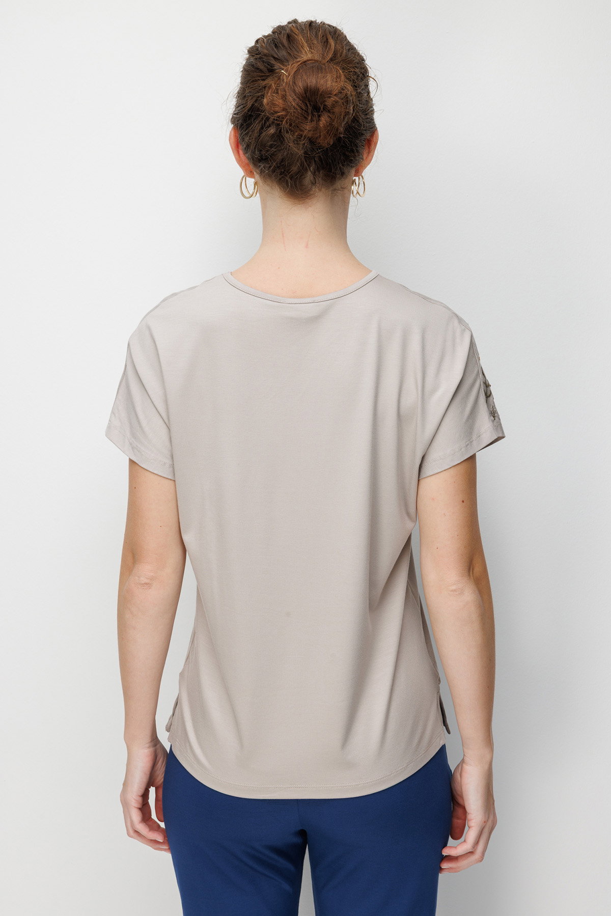Desen Triko Kadın V Yaka Nakış İşlemeli Düşük Kollu Penye T-Shirt 26703 Bej - 4