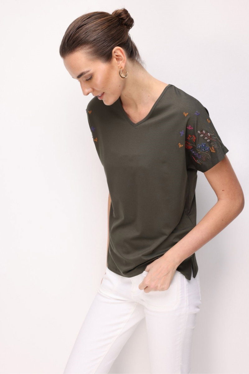 Desen Triko Kadın V Yaka Nakış İşlemeli Düşük Kollu Penye T-Shirt 26703 Haki - Desen Triko