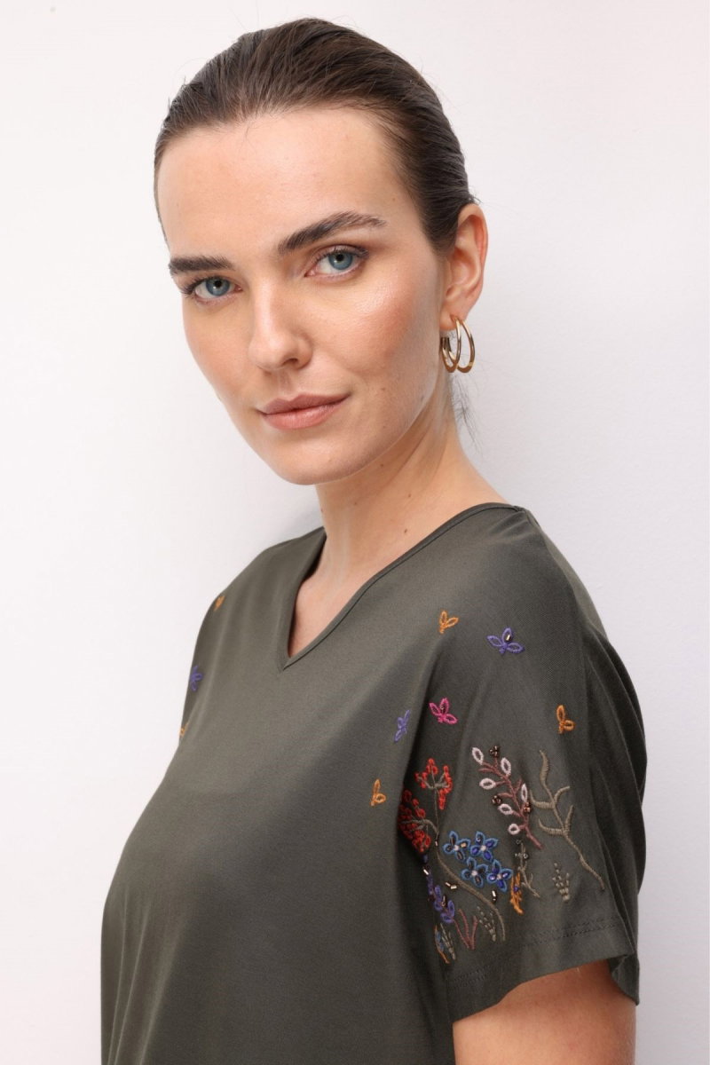 Desen Triko Kadın V Yaka Nakış İşlemeli Düşük Kollu Penye T-Shirt 26703 Haki - 2
