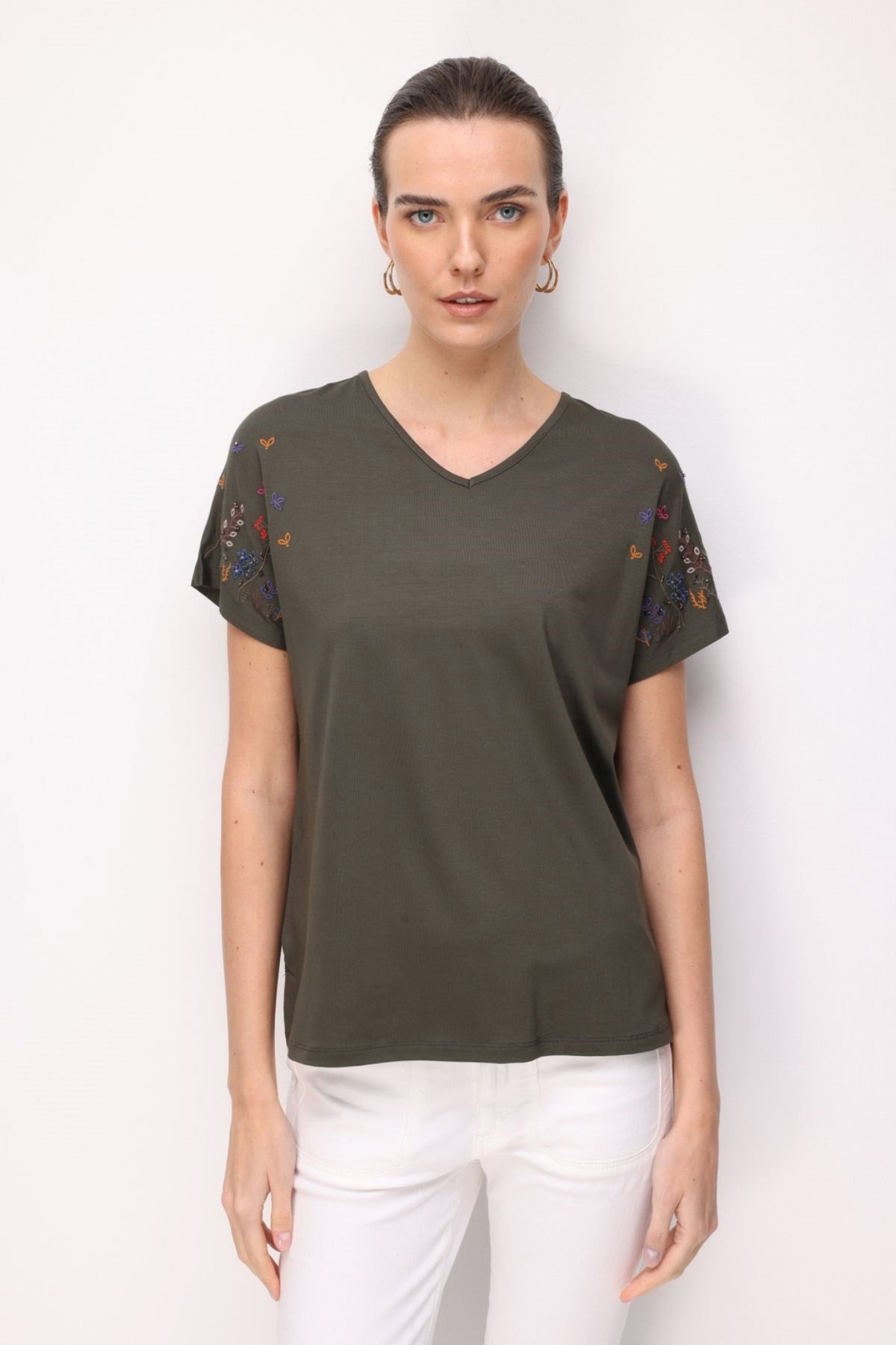 Desen Triko Kadın V Yaka Nakış İşlemeli Düşük Kollu Penye T-Shirt 26703 Haki - 4