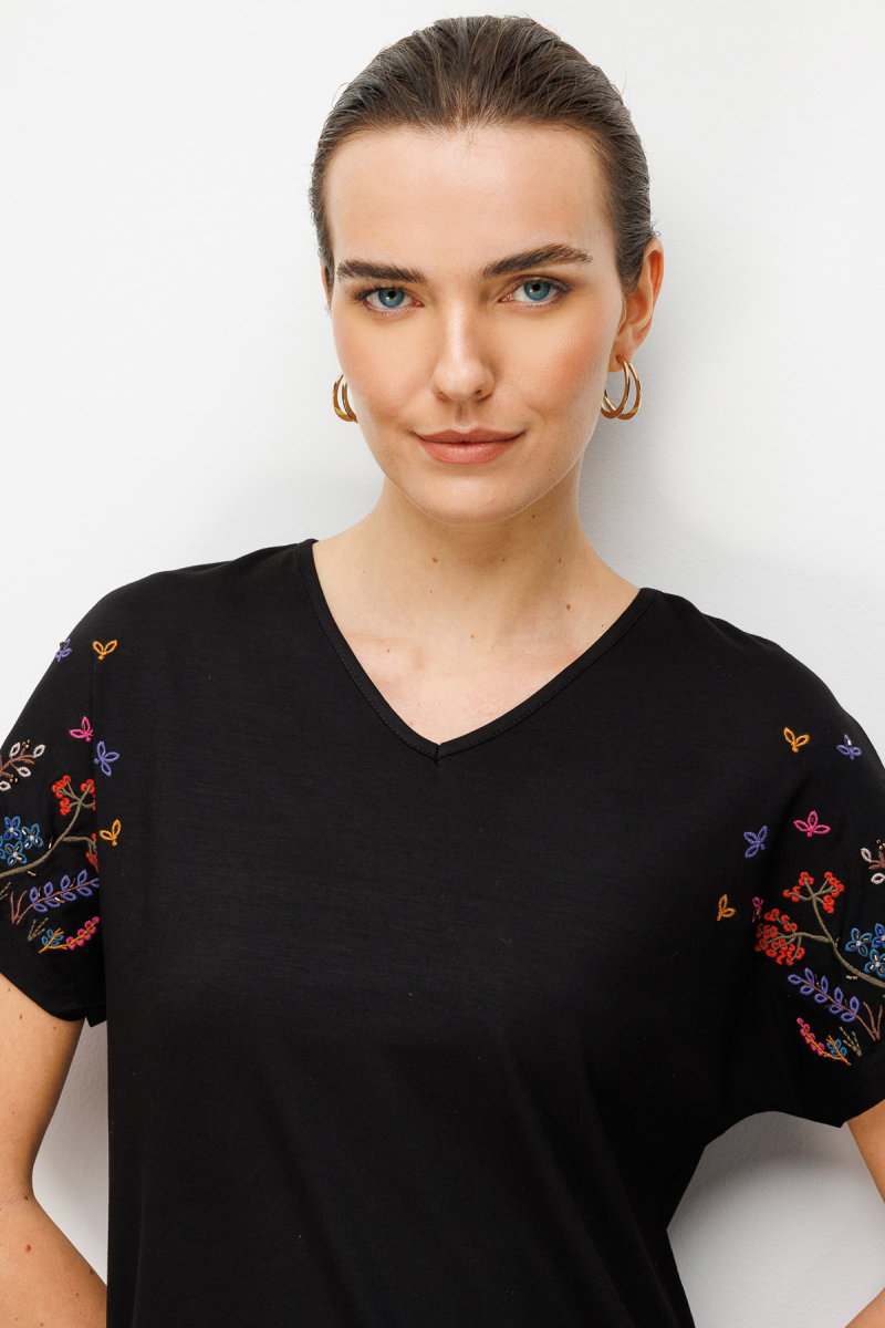 Desen Triko Kadın V Yaka Nakış İşlemeli Düşük Kollu Penye T-Shirt 26703 Siyah - 2