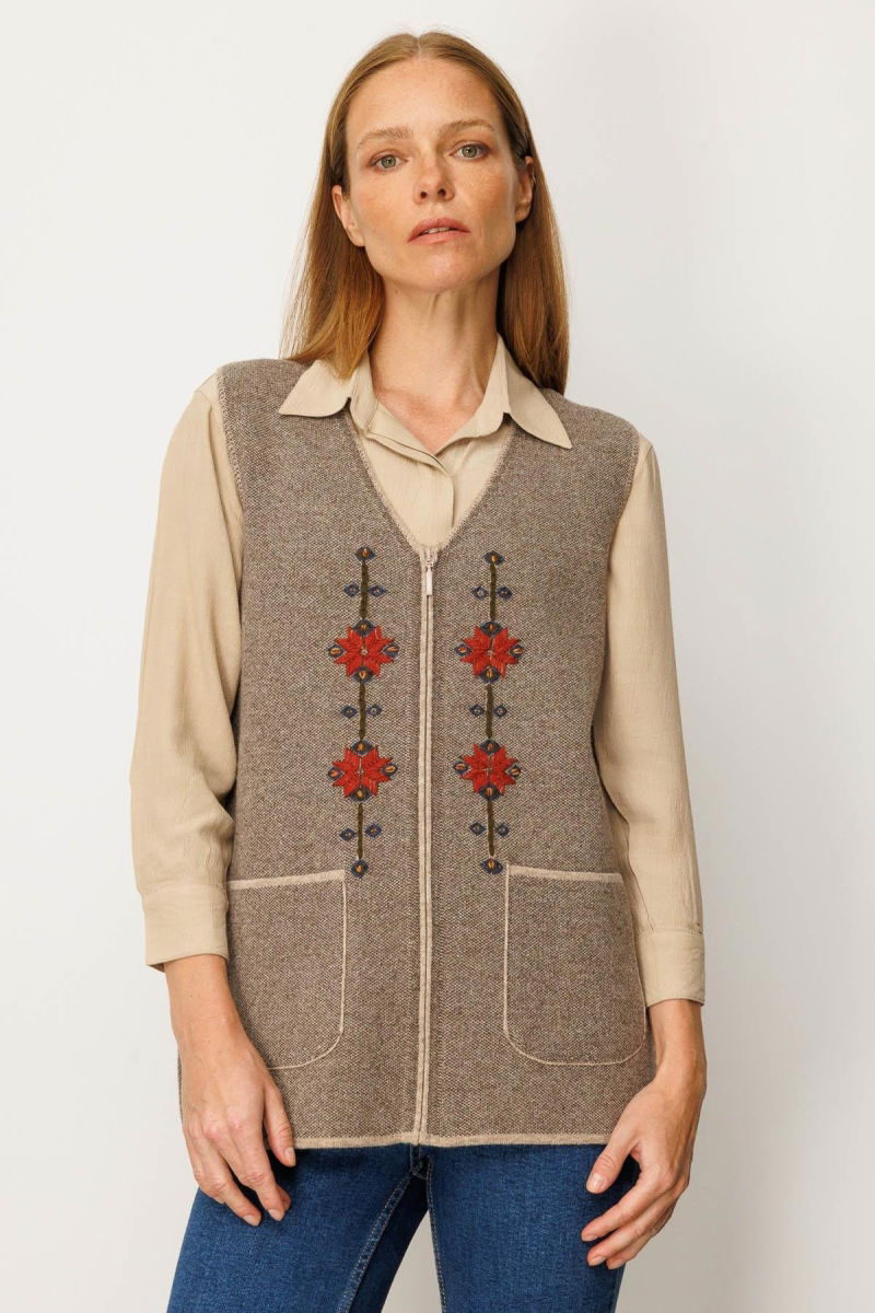 Desen Triko Kadın V Yaka Nakış İşlemeli Kısa Yün Yelek 25002 K. Bej - Desen Triko