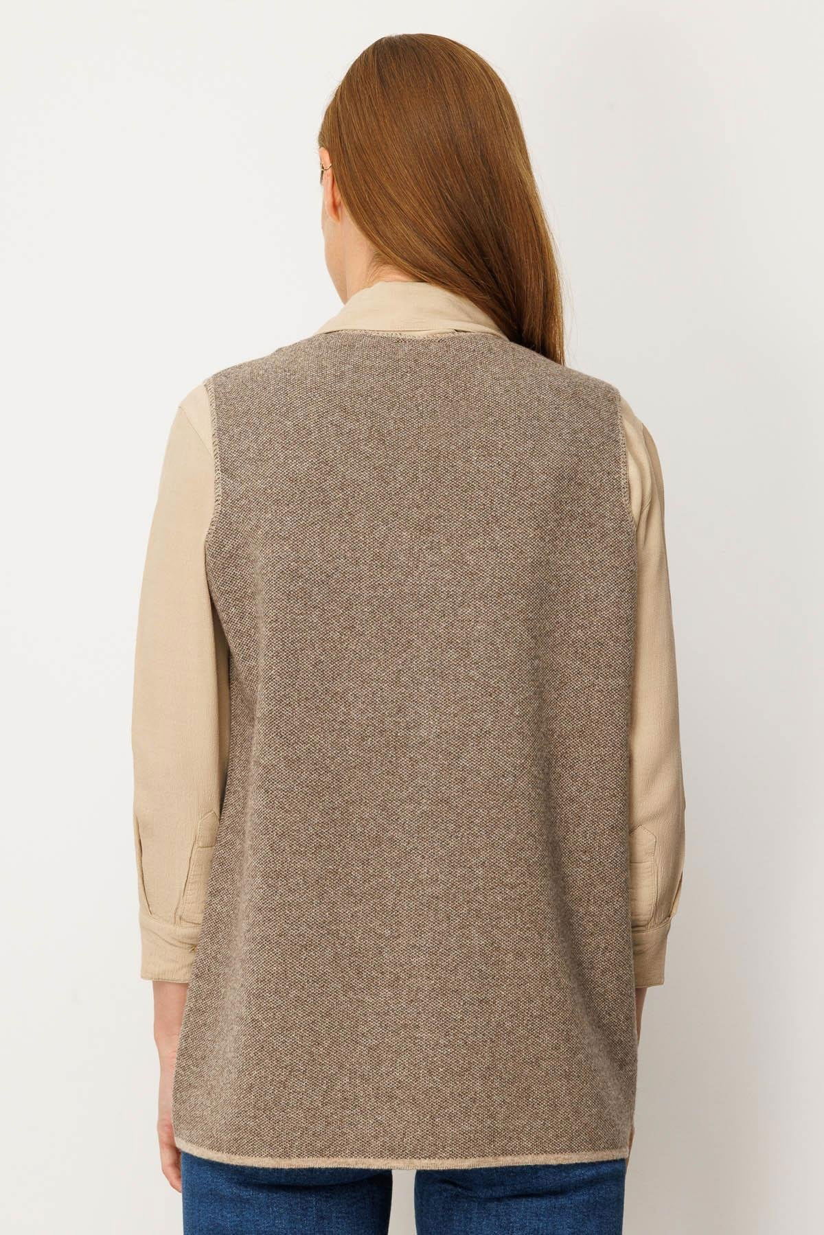 Desen Triko Kadın V Yaka Nakış İşlemeli Kısa Yün Yelek 25002 K. Bej - 4