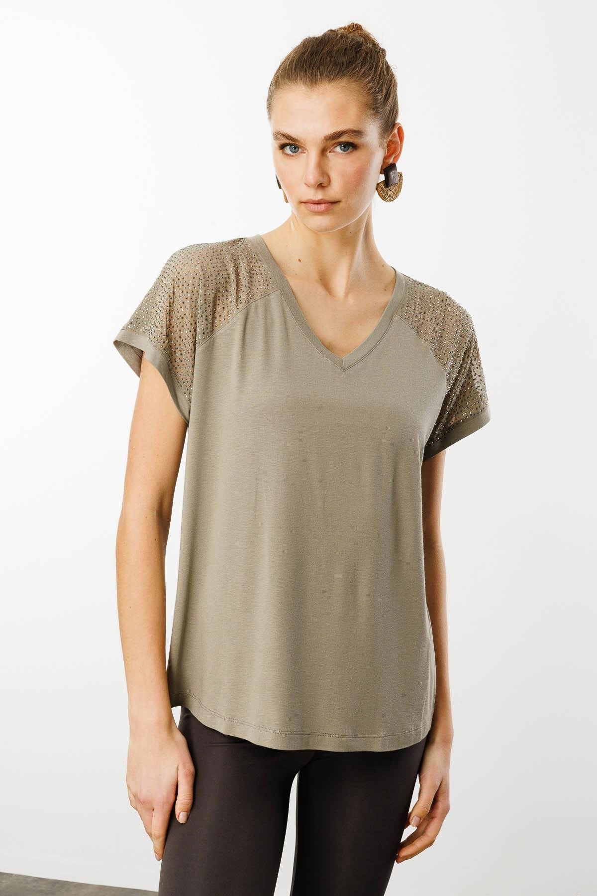 Desen Triko Kadın V Yaka Omuzları Taş Baskılı Penye T-Shirt 25836 Haki - 1