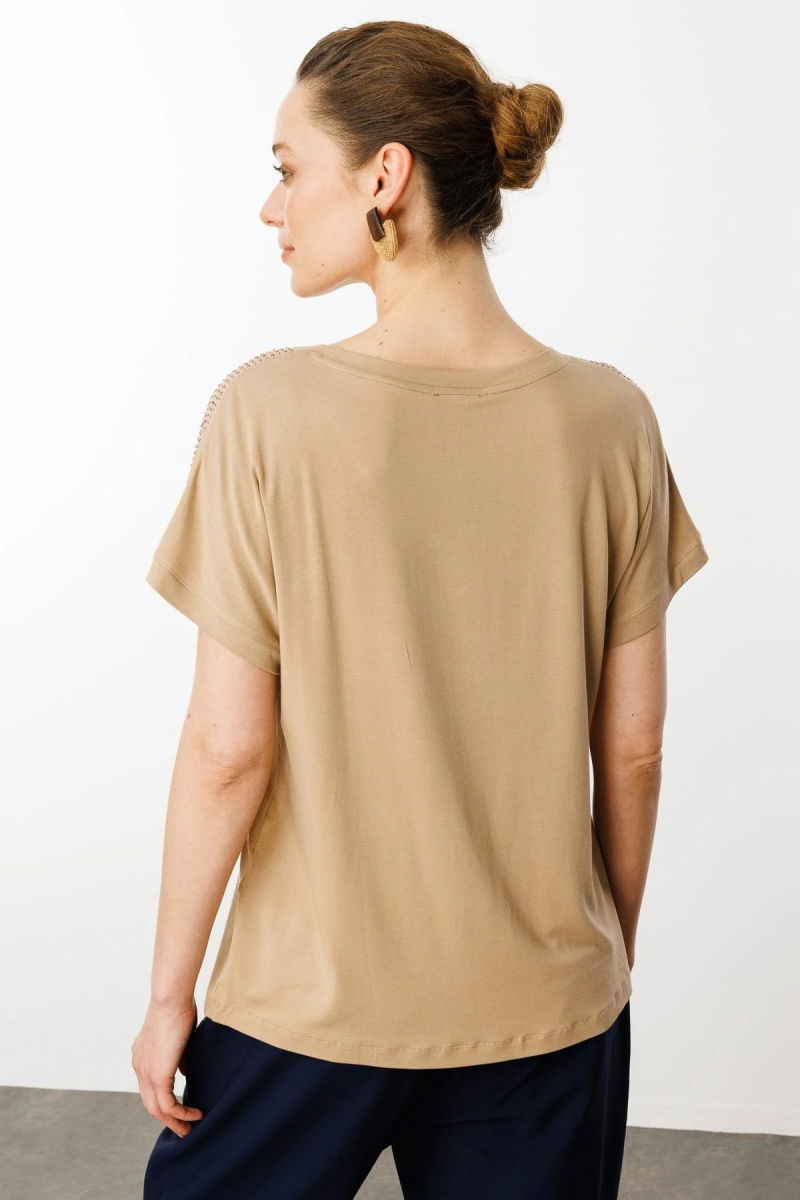 Desen Triko Kadın V Yaka Omuzları Taş Baskılı Penye T-Shirt 25836 Vizon - 4