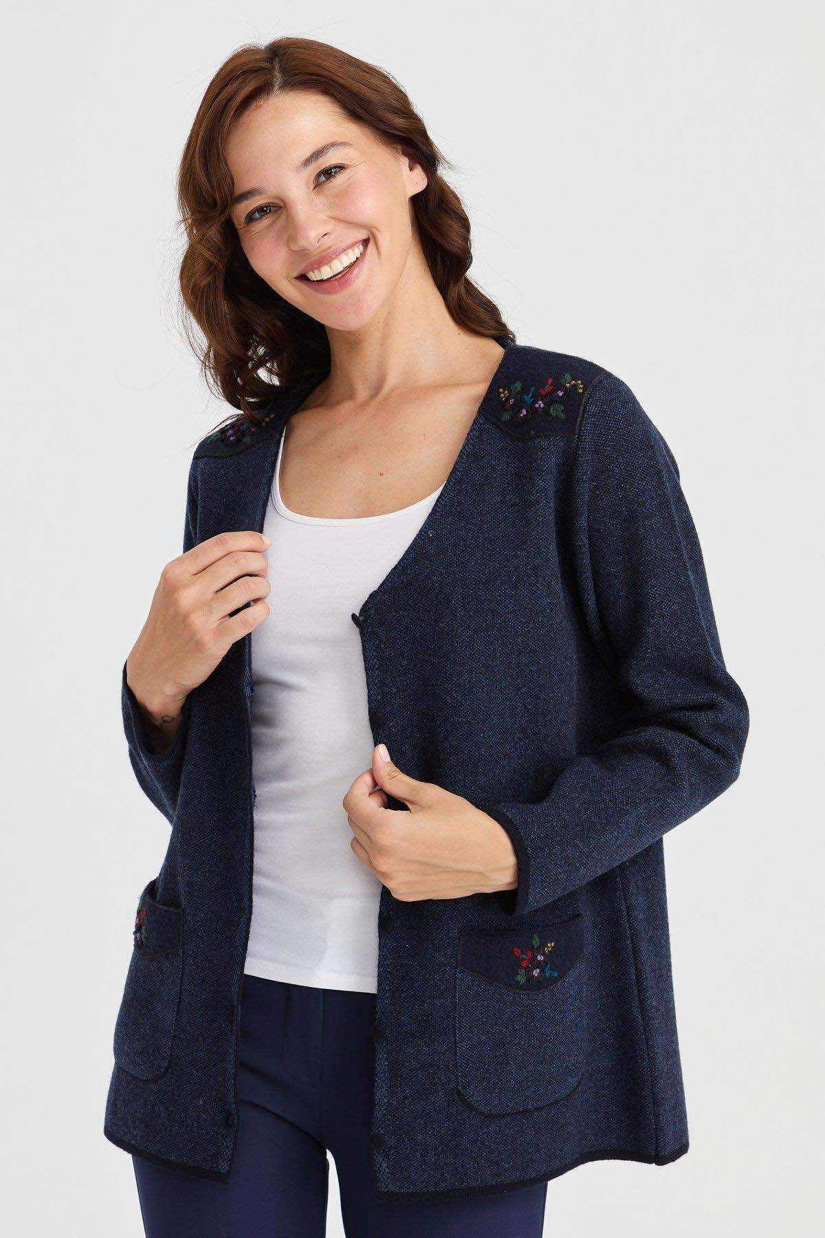 Desen Triko Kadın V Yaka Omzu ve Cebi Keçe İşlemeli Yün Ceket 23009 Koyu Lacivert - 3