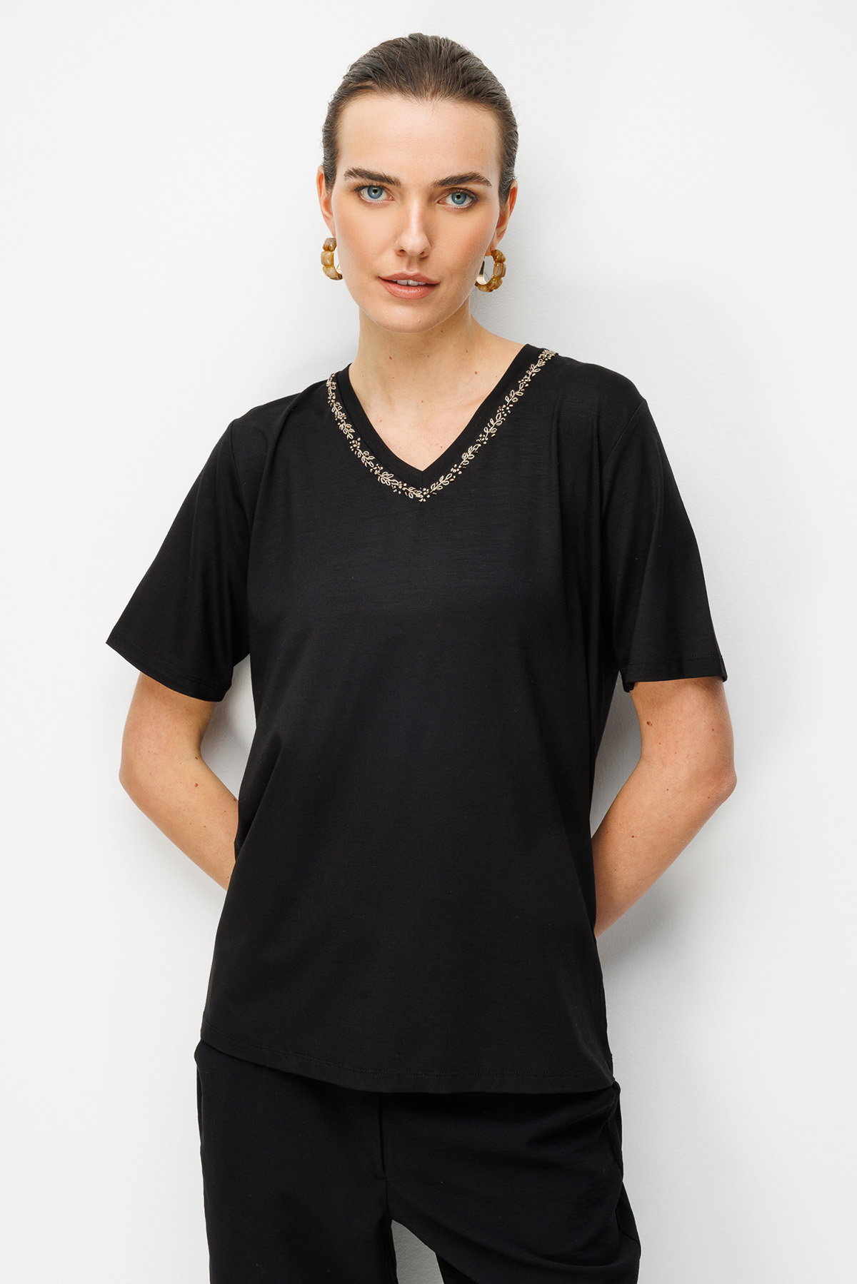 Desen Triko Kadın V Yaka Yaka Kenarı İşlemeli Penye T-Shirt 26704 Siyah - 1