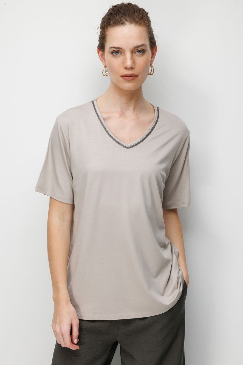 Desen Triko Kadın V Yaka Yaka Kenarı Zincirli Penye T-Shirt 26707 Bej - Desen Triko