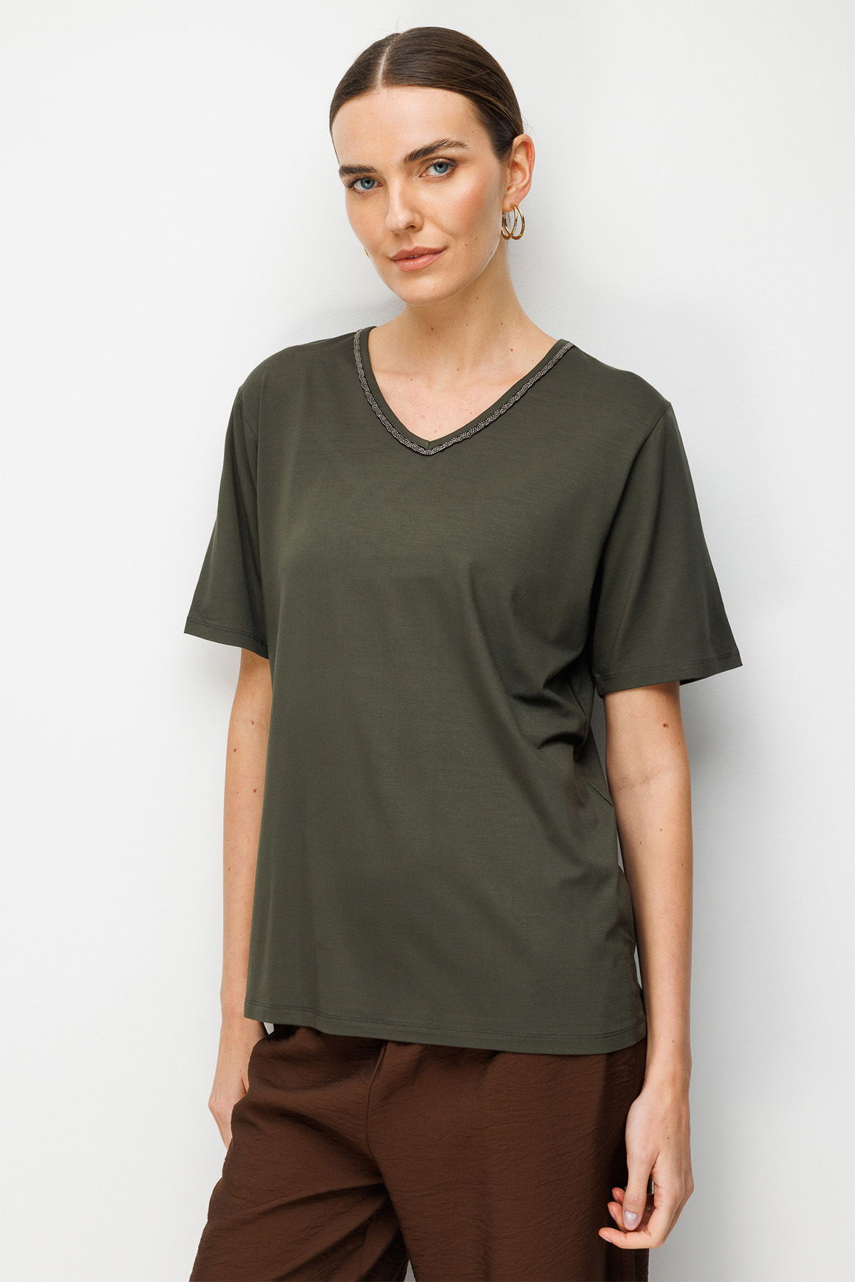 Desen Triko Kadın V Yaka Yaka Kenarı Zincirli Penye T-Shirt 26707 Haki - 1