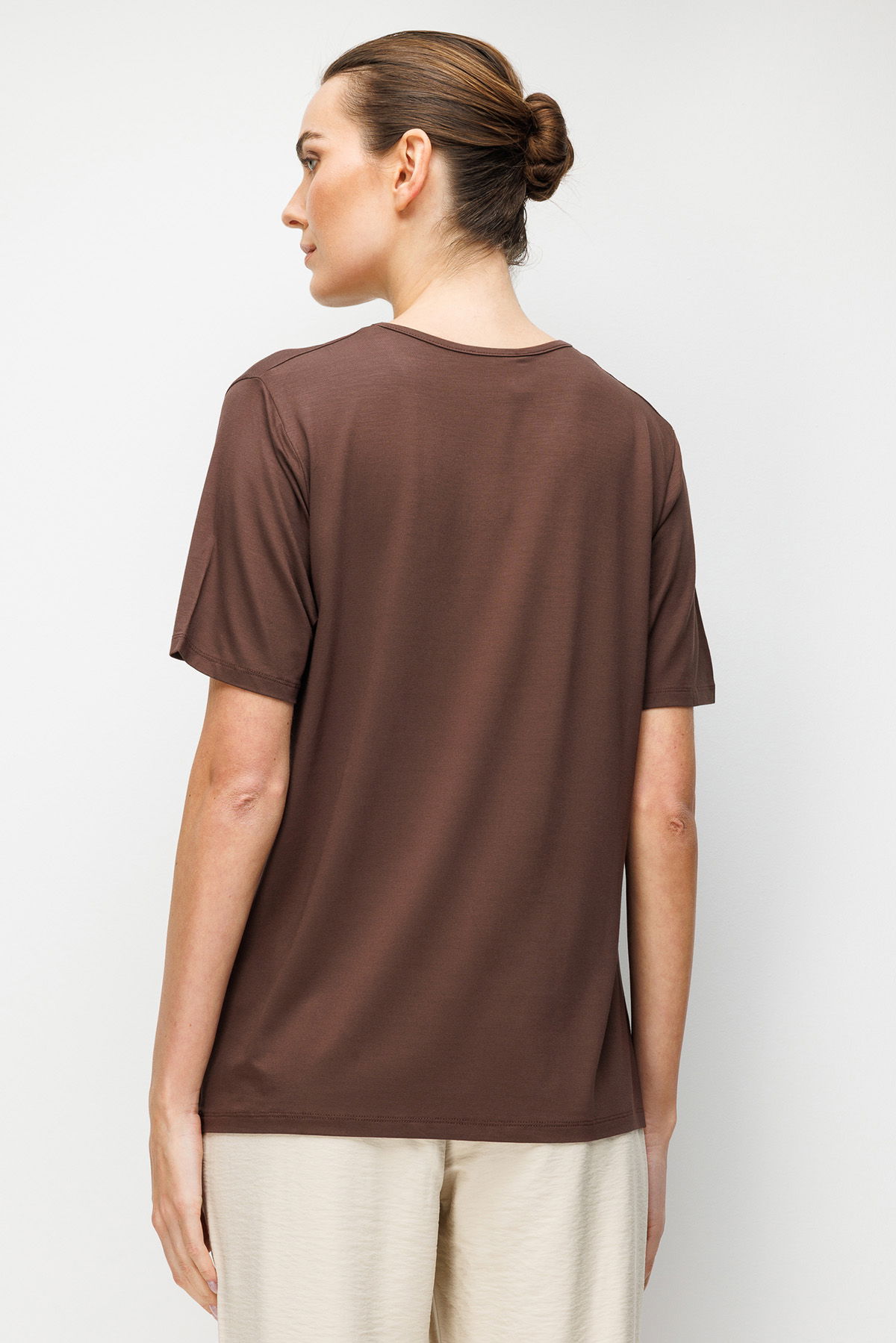 Desen Triko Kadın V Yaka Yaka Kenarı Zincirli Penye T-Shirt 26707 Kahverengi - 4