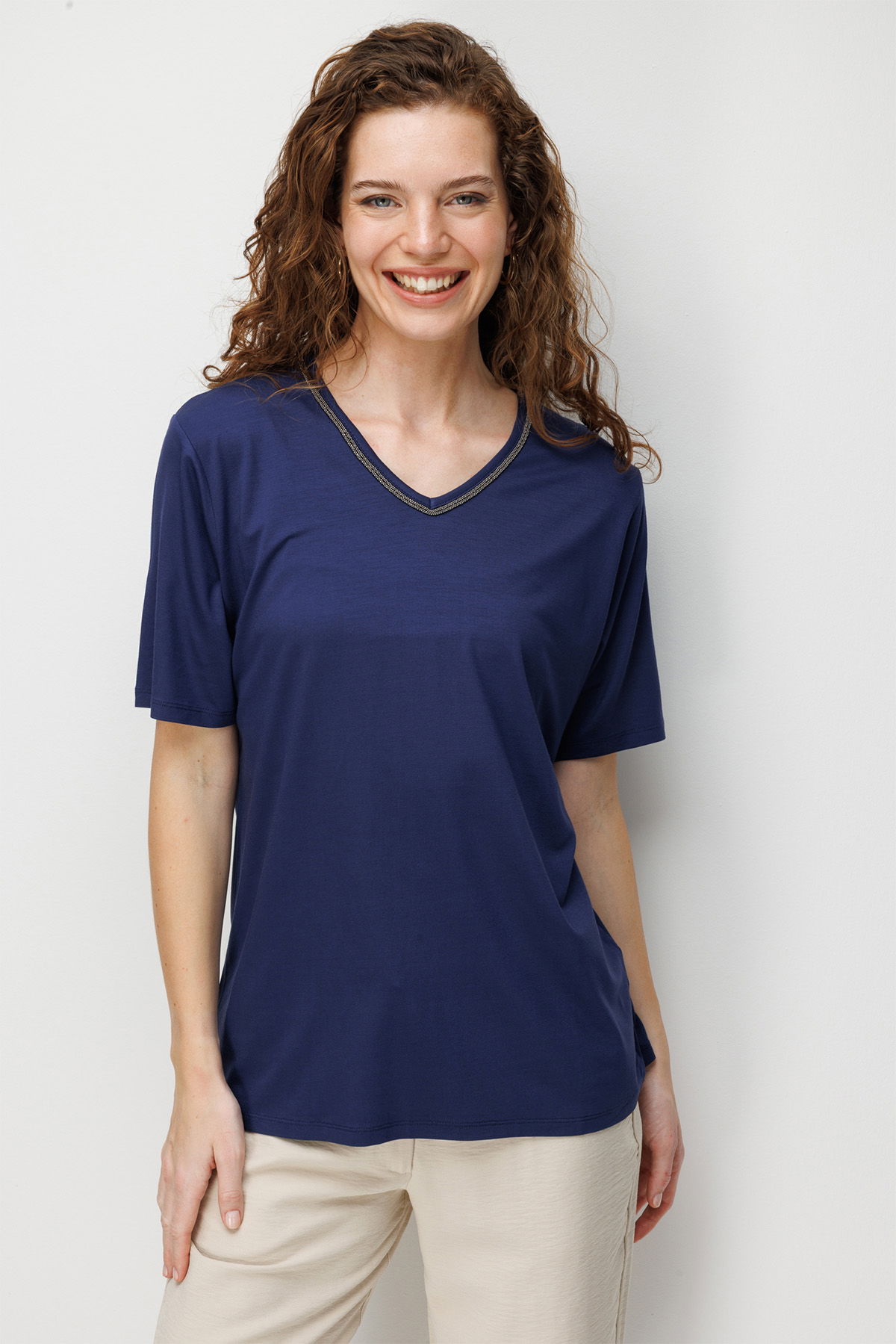 Desen Triko Kadın V Yaka Yaka Kenarı Zincirli Penye T-Shirt 26707 Lacivert - 1
