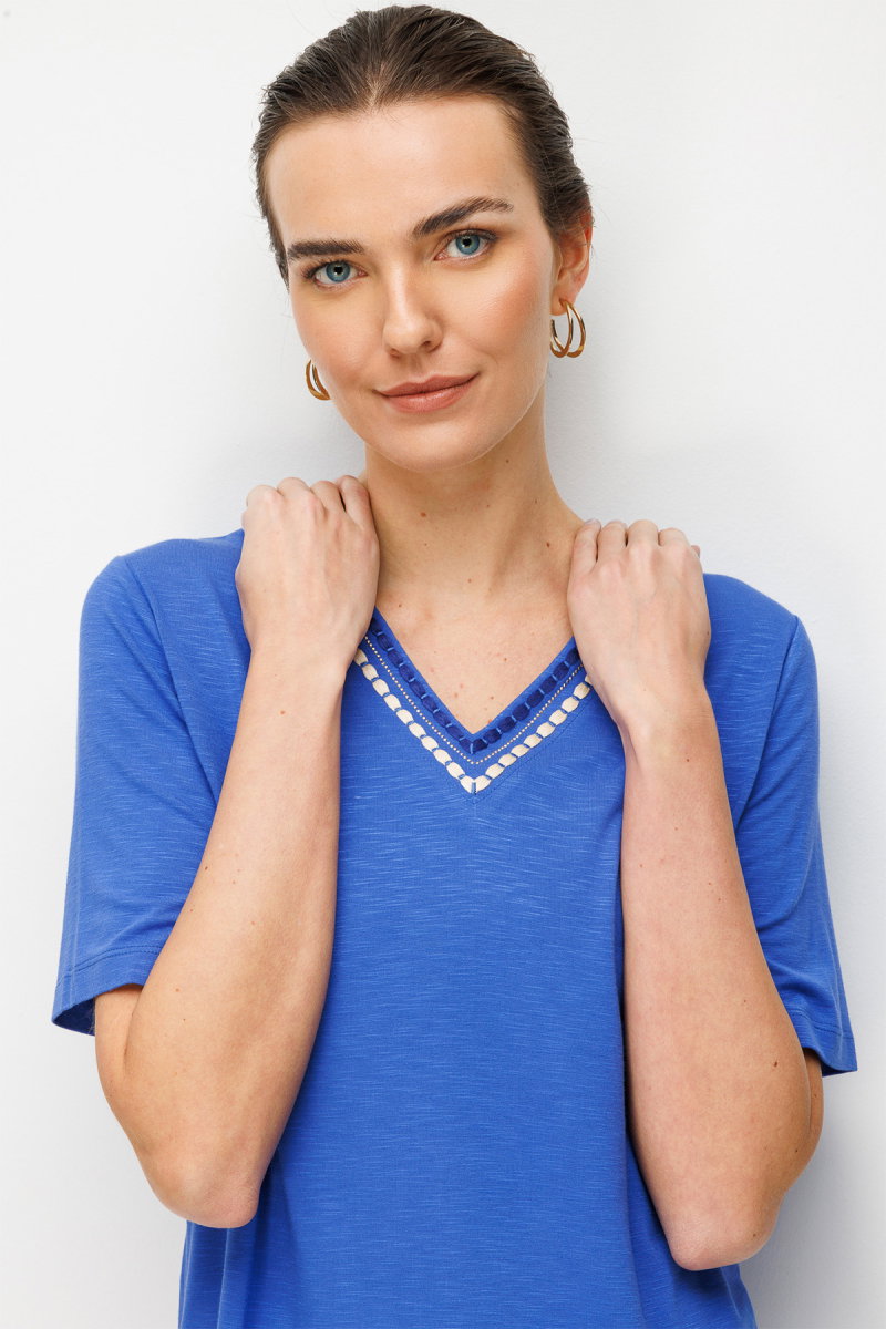 Desen Triko Kadın V Yaka Yakası İki Renkli İşlemeli Taşlı Penye T-Shirt 26844 Saks - 2