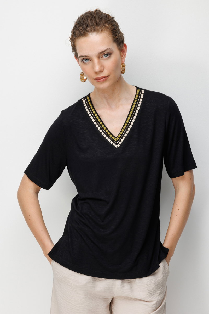 Desen Triko Kadın V Yaka Yakası İki Renkli İşlemeli Taşlı Penye T-Shirt 26844 Siyah - Desen Triko