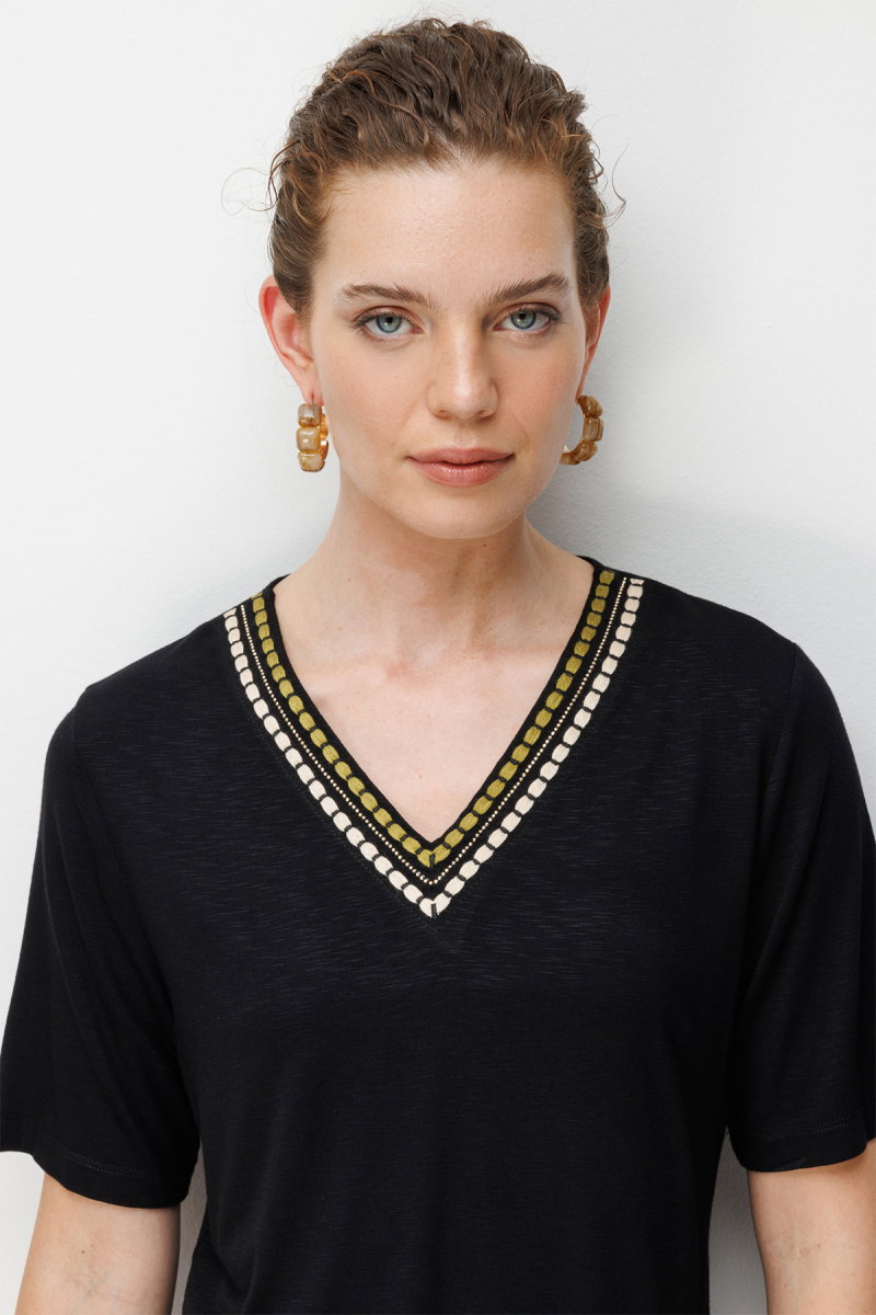 Desen Triko Kadın V Yaka Yakası İki Renkli İşlemeli Taşlı Penye T-Shirt 26844 Siyah - 2