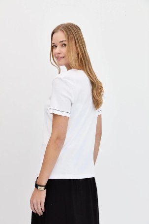Desen Triko Kadın V Yaka Yakası Nakışlı Pamuklu T-Shirt KMY24006 Beyaz - 3