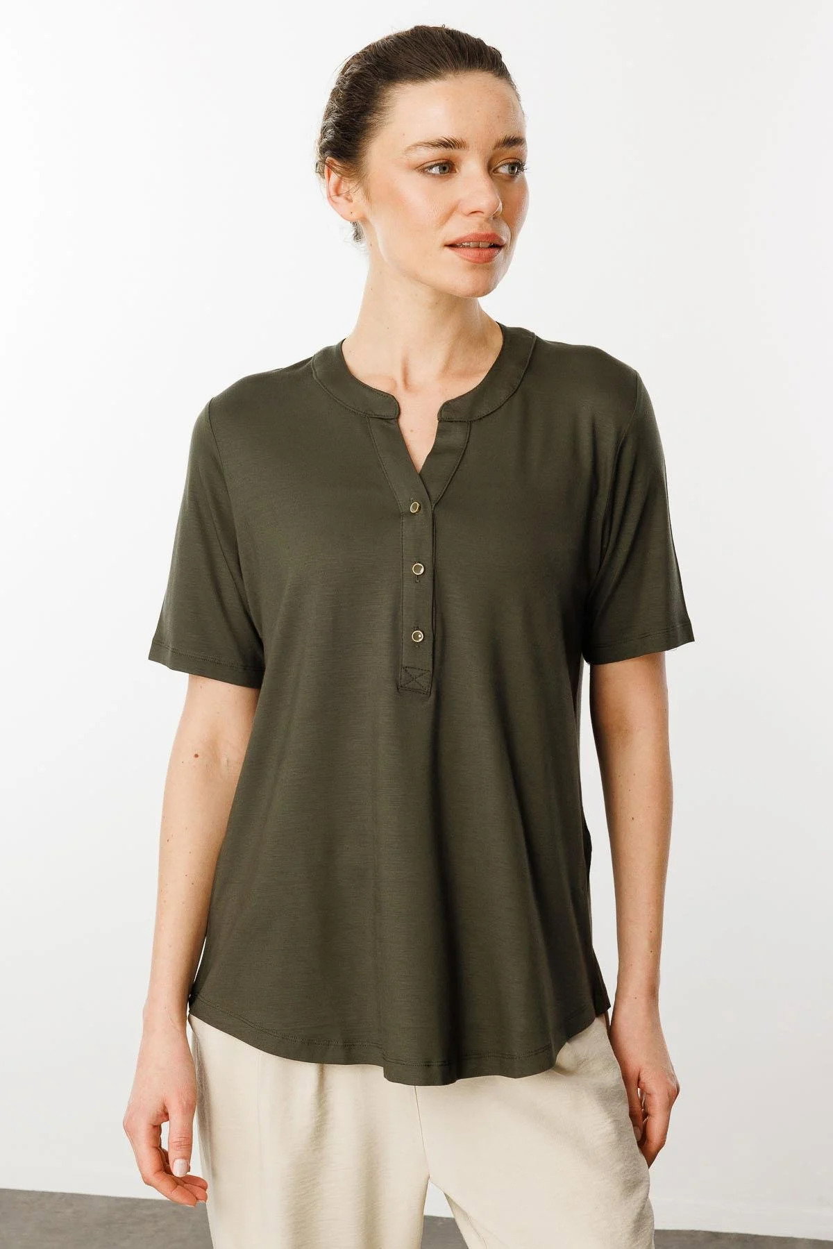 Desen Triko Kadın Yakası Düğmeli Penye T-Shirt 25764 Haki - 1