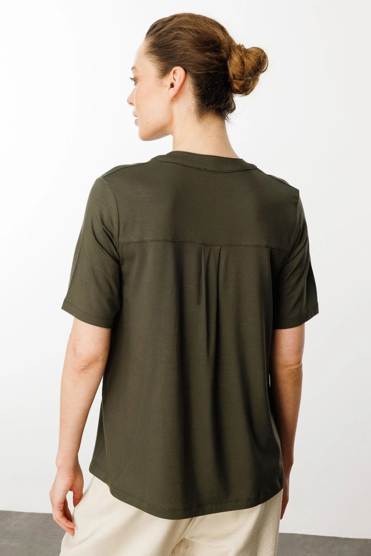 Desen Triko Kadın Yakası Düğmeli Penye T-Shirt 25764 Haki - 4