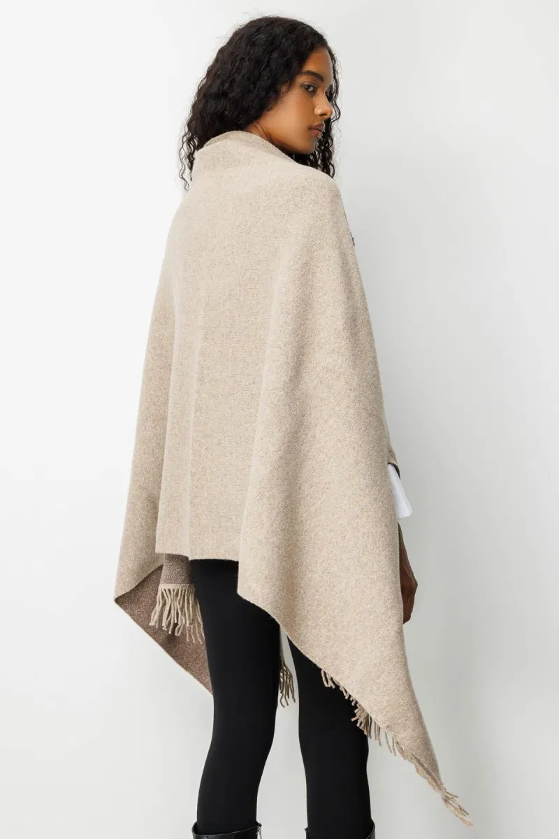 Desen Triko Kadın Yakası İşlemeli Koldan Geçmeli Büyük Yün Panço 25060 Bej - 4