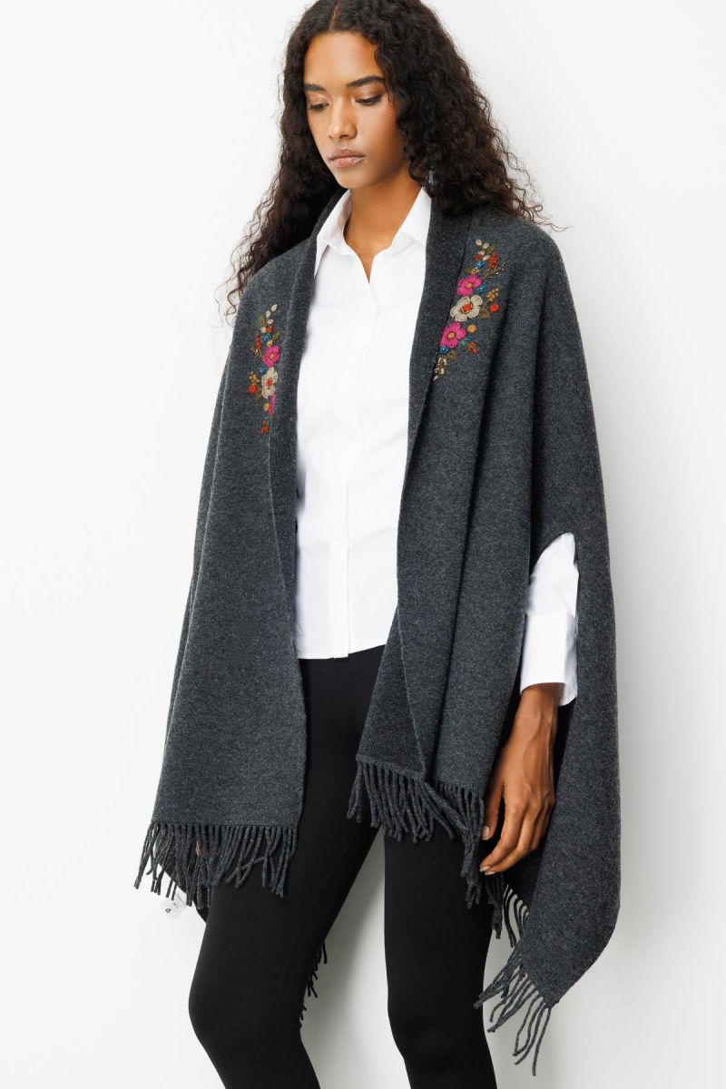 Desen Triko Kadın Yakası İşlemeli Koldan Geçmeli Büyük Yün Panço 25060 K.Füme - 3