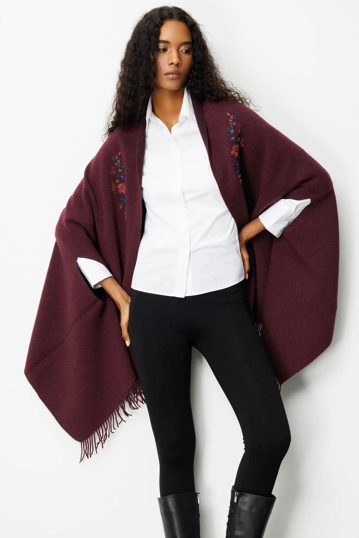 Desen Triko Kadın Yakası İşlemeli Koldan Geçmeli Büyük Yün Panço 25060 K.Mürdüm - 1