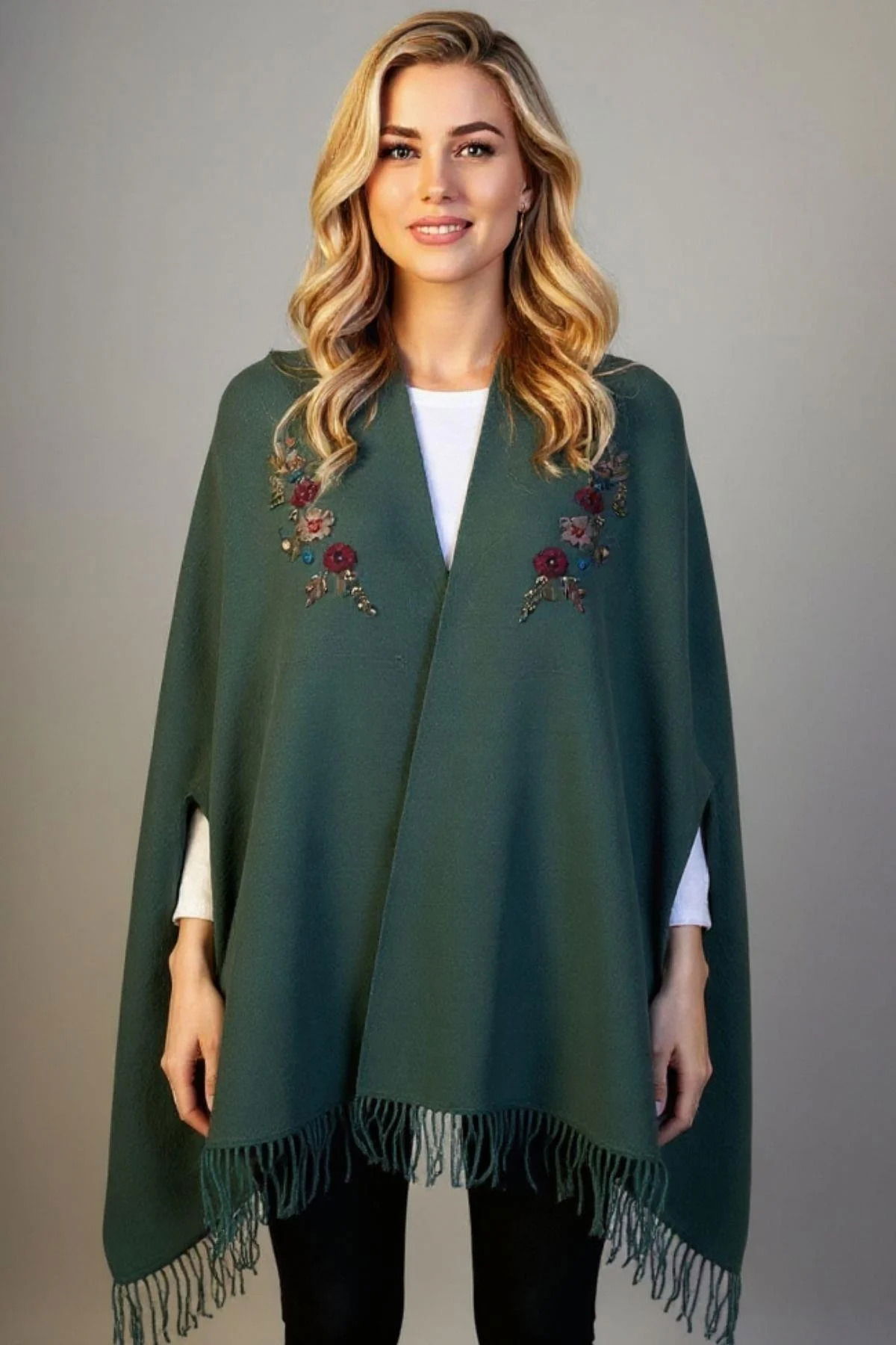 Desen Triko Kadın Yakası İşlemeli Koldan Geçmeli Büyük Yün Panço 25060 Yeşil - 1