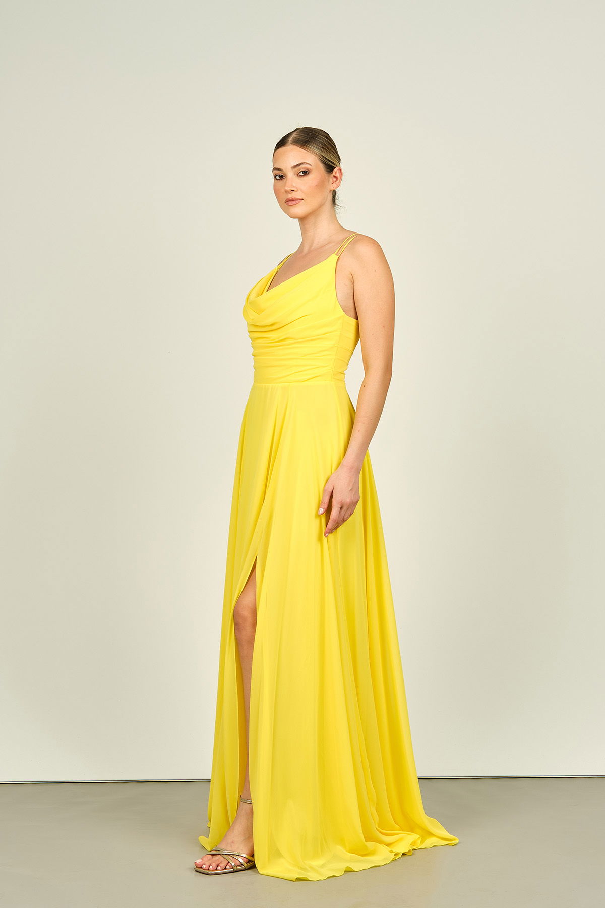 Doridorca Kadın Degaje Yaka Askılı Derin Yırtmaçlı Şifon Uzun Abiye Elbise 5090 Sarı - 1