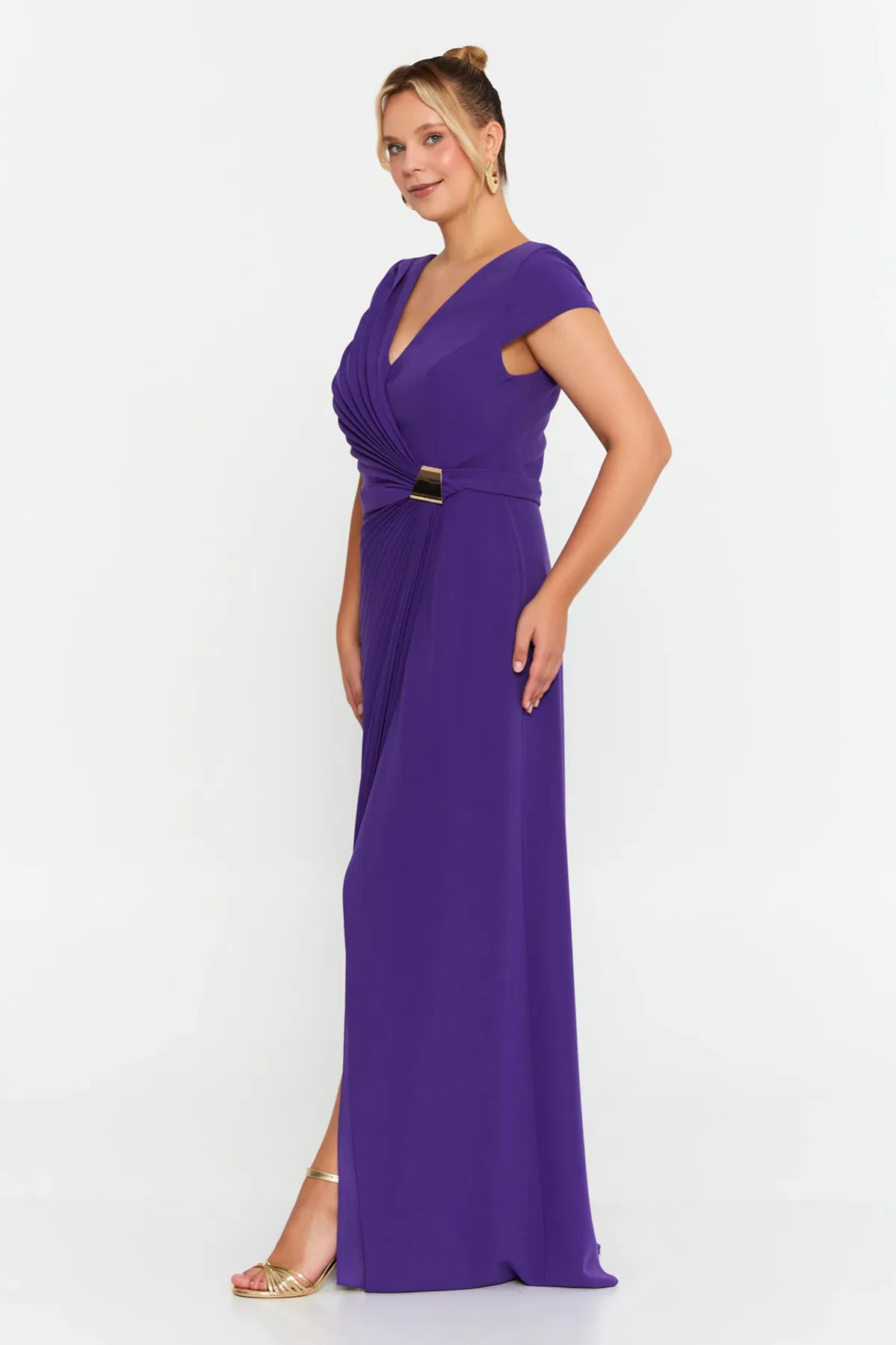 Doridorca Kadın Kruvaze Yaka Pilise Detaylı Geniş Beden Aralıklı Uzun Abiye Elbise 7135 Mor - 2