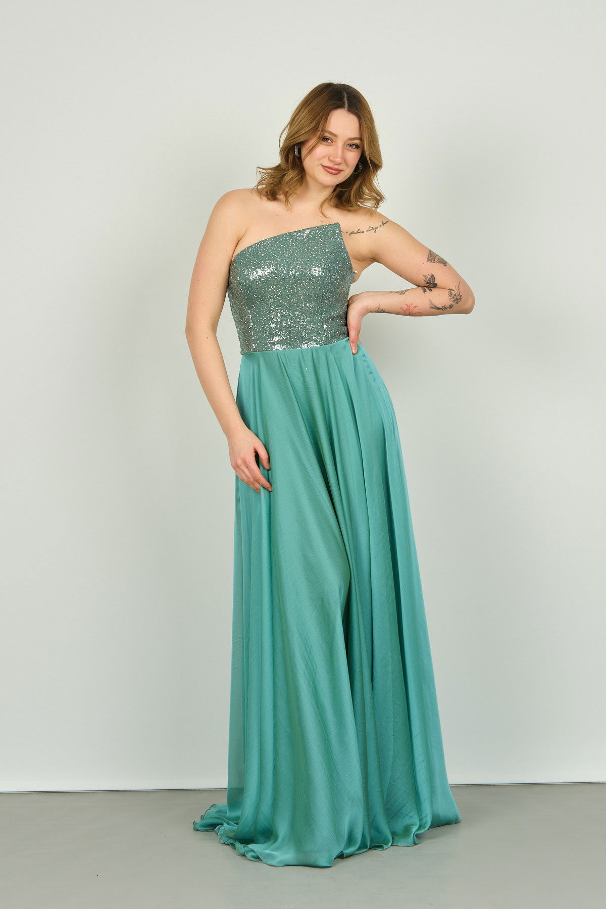 Doridorca Kadın Straplez Yaka Üst Payet Alt Saten Yüzeyli Şifon Abiye Elbise 5091 Mint - 3