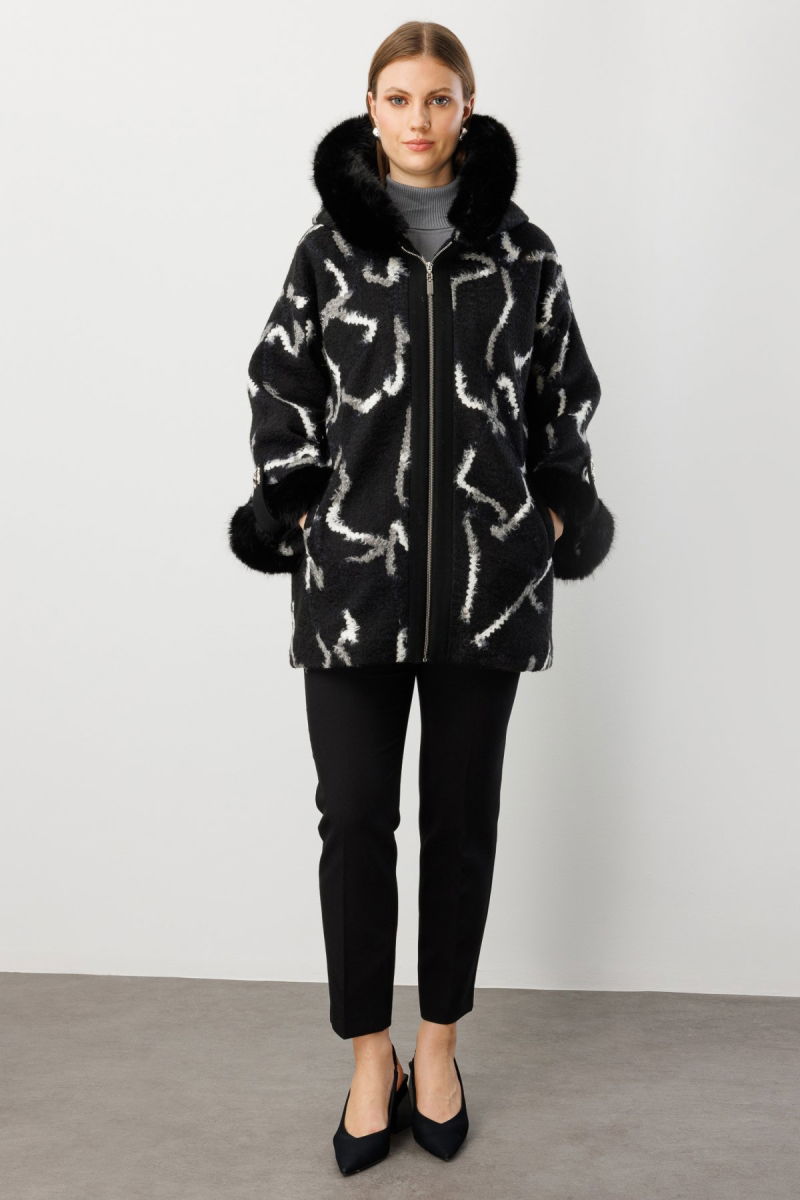 Ekol Kadın Büyük Beden Kolları ve Yakası Kürklü Desenli Kaban 6309 Siyah - Ekol