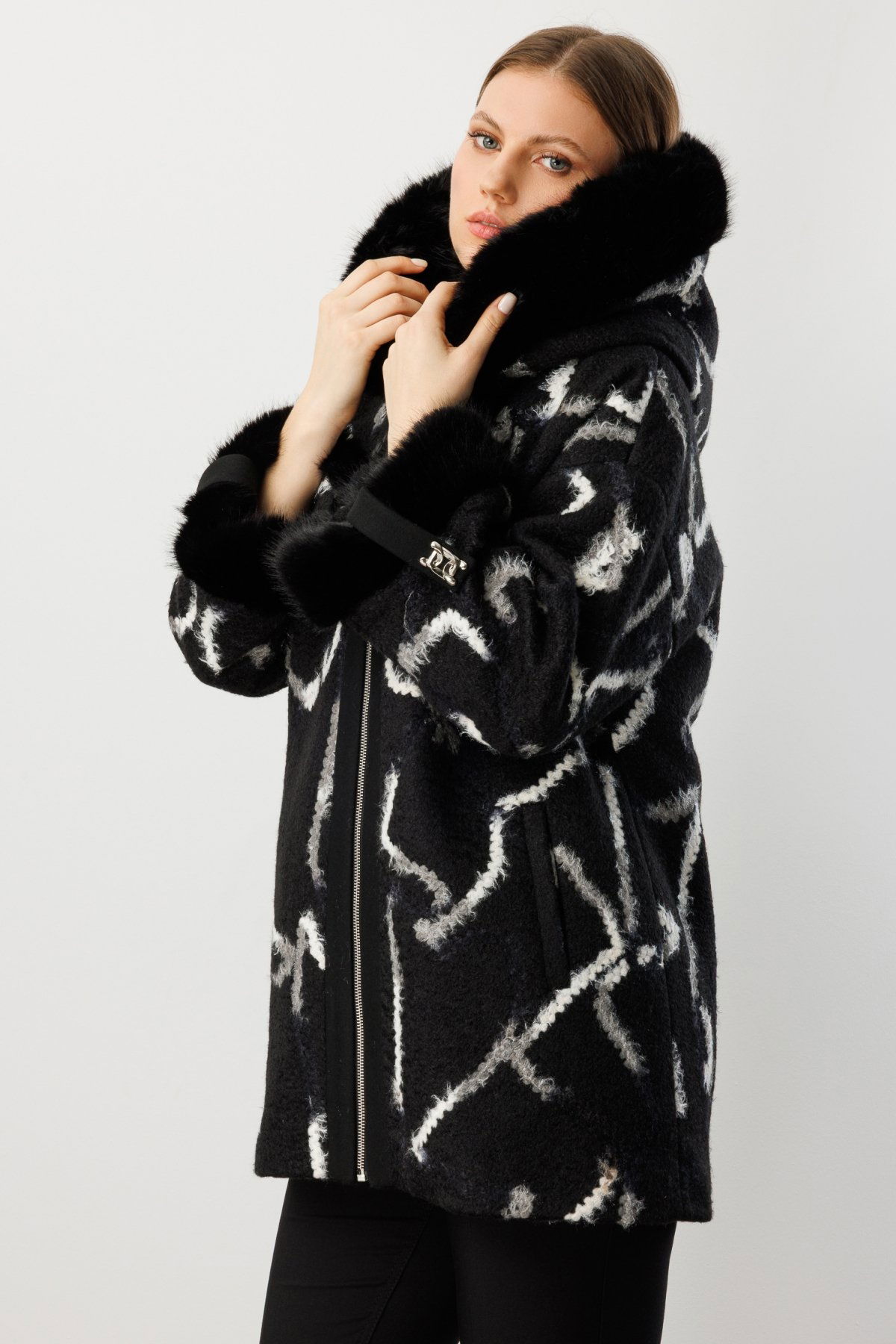 Ekol Kadın Büyük Beden Kolları ve Yakası Kürklü Desenli Kaban 6309 Siyah - 2