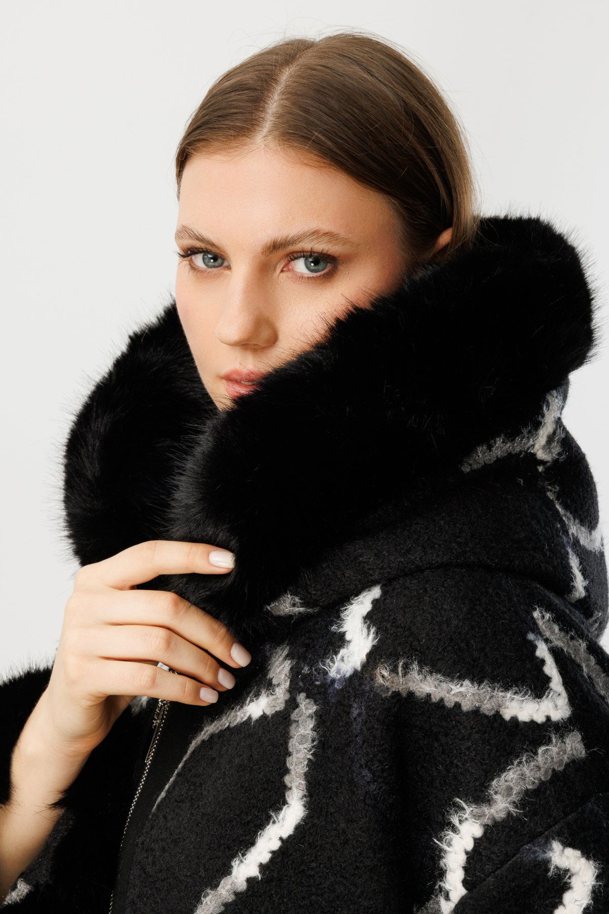 Ekol Kadın Büyük Beden Kolları ve Yakası Kürklü Desenli Kaban 6309 Siyah - 3