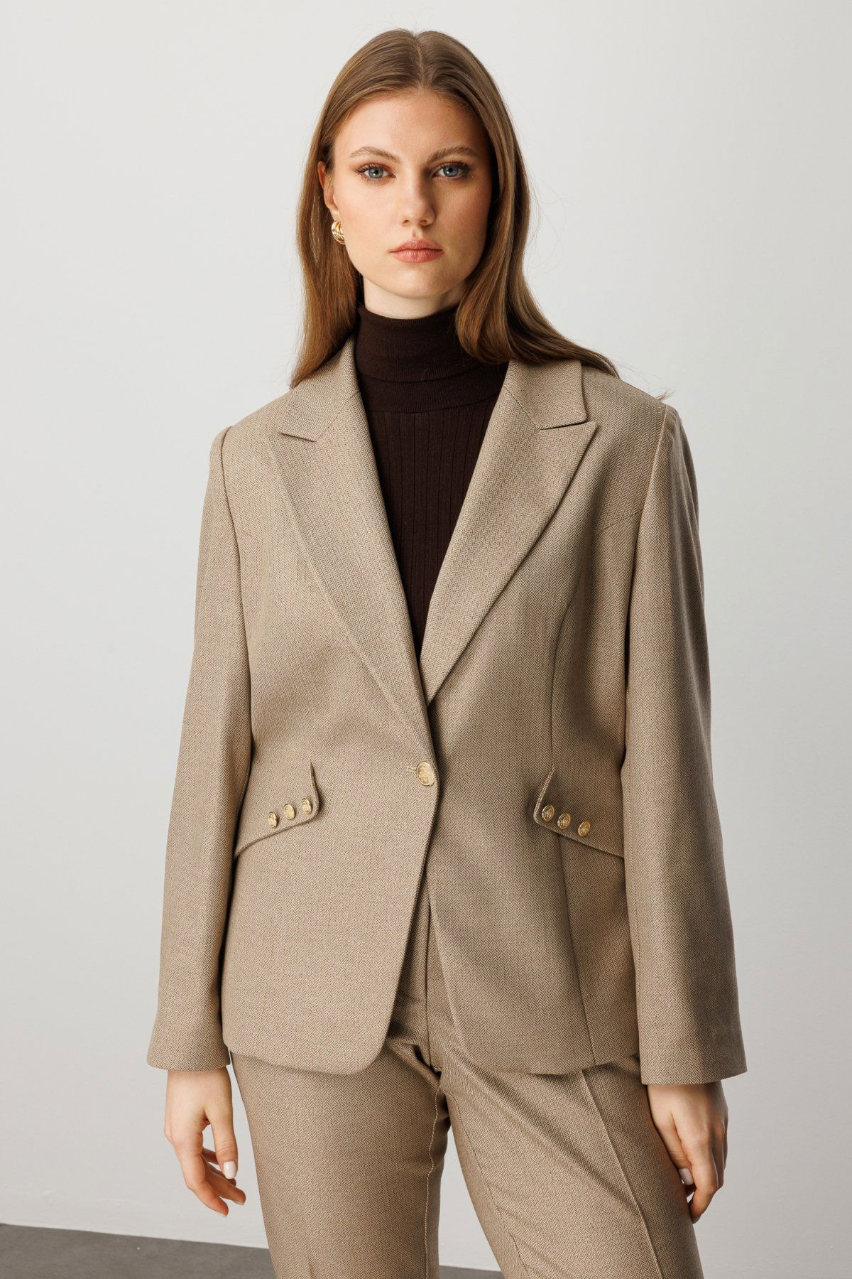 Ekol Kadın Büyük Beden Omzu Vatkalı Süs Düğmeli Ceket 5533 Camel - 1