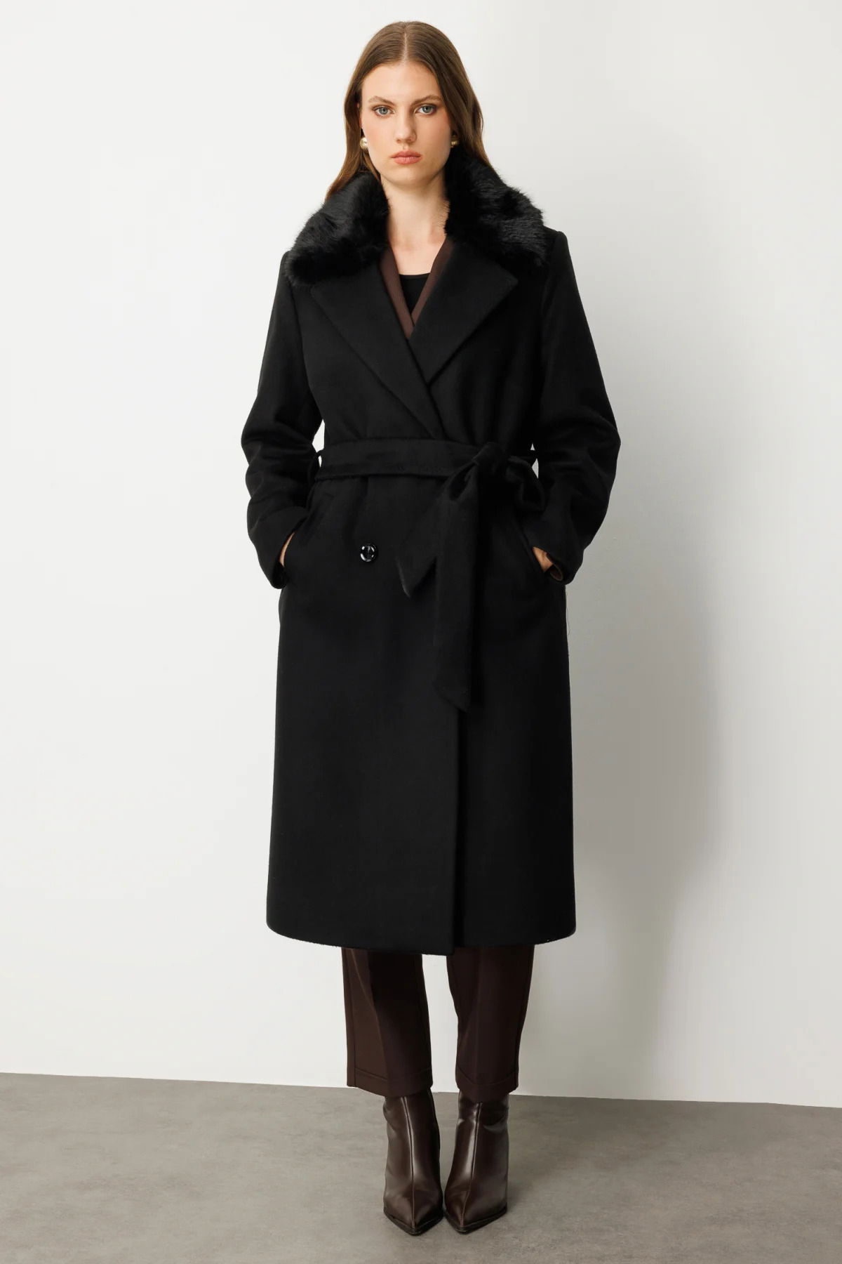 Ekol Kadın Büyük Beden Yakası Kürklü Beli Kuşaklı Kaban 6311 Siyah - 2