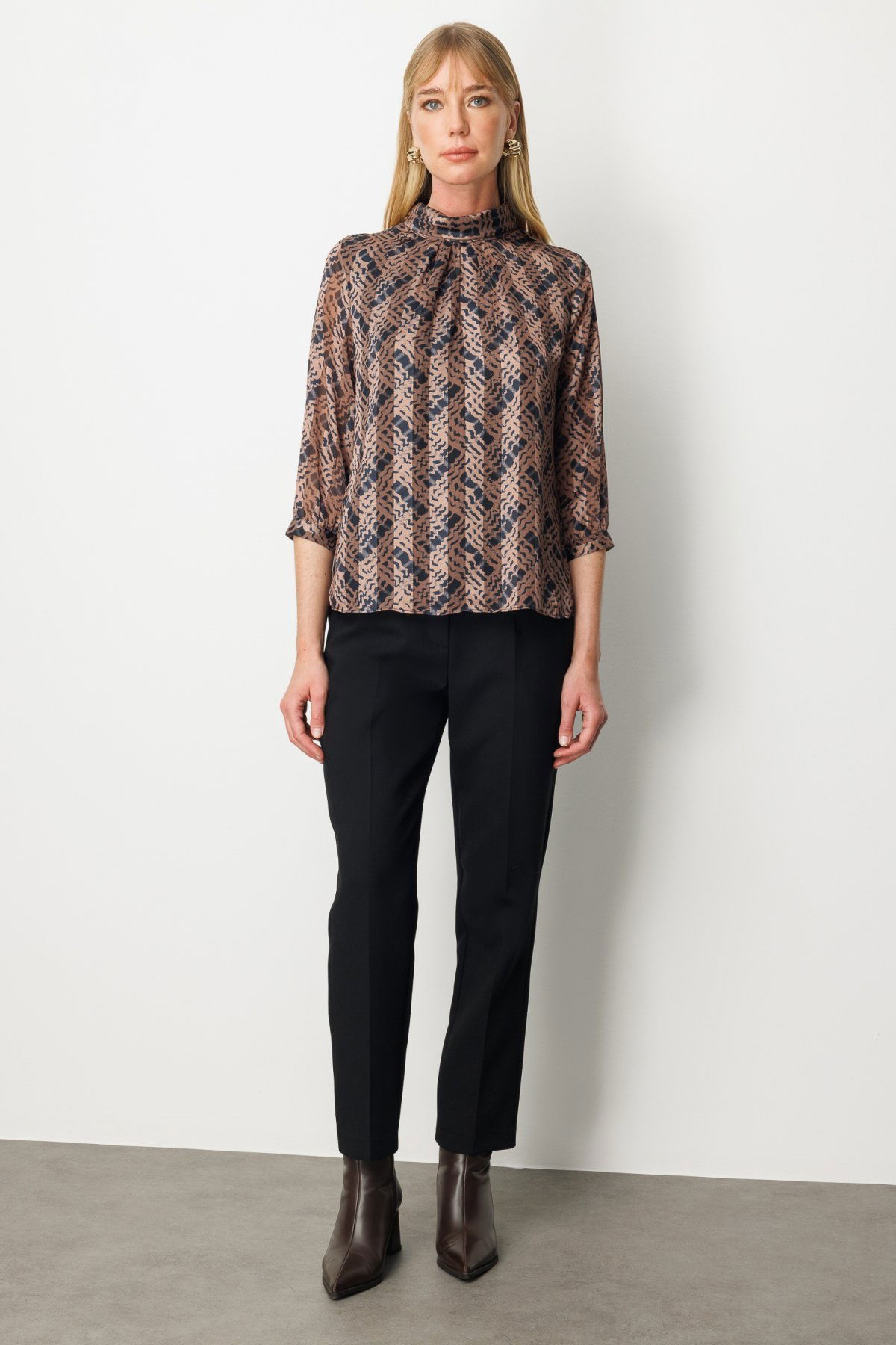 Ekol Kadın Göğsü Pencere Detaylı Desenli Bluz 3053 Kahverengi - 3
