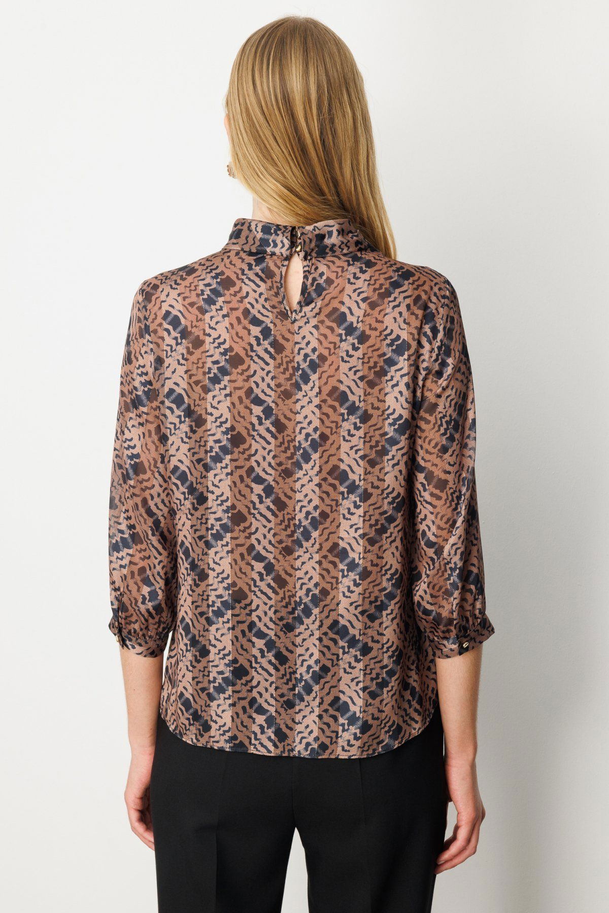 Ekol Kadın Göğsü Pencere Detaylı Desenli Bluz 3053 Kahverengi - 4