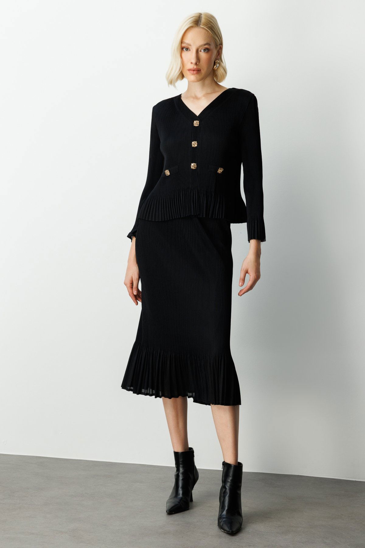 Ekol Kadın Süs Düğmeli Piliseli Bluz 3913 Siyah - 3