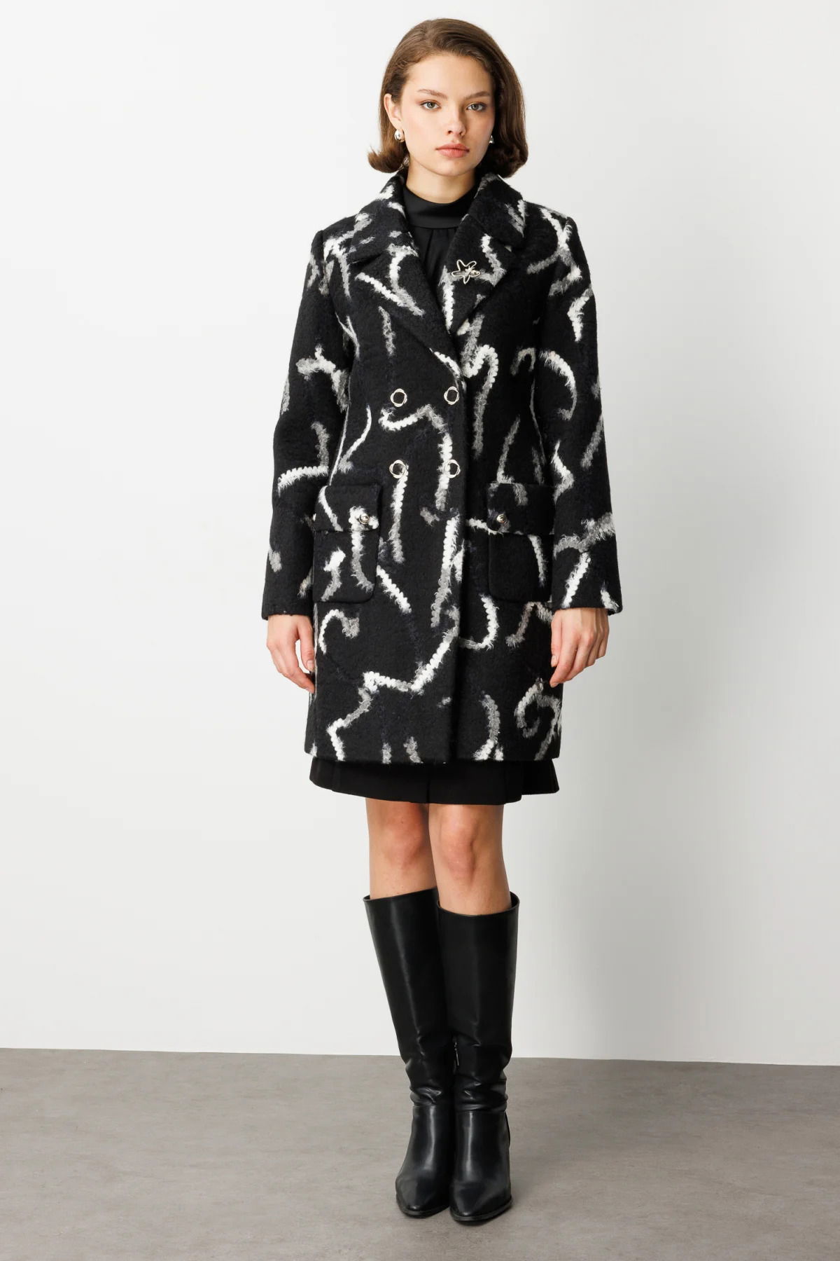 Ekol Kadın Yakası Broşlu Desenli Kaban 6007 Siyah - 1