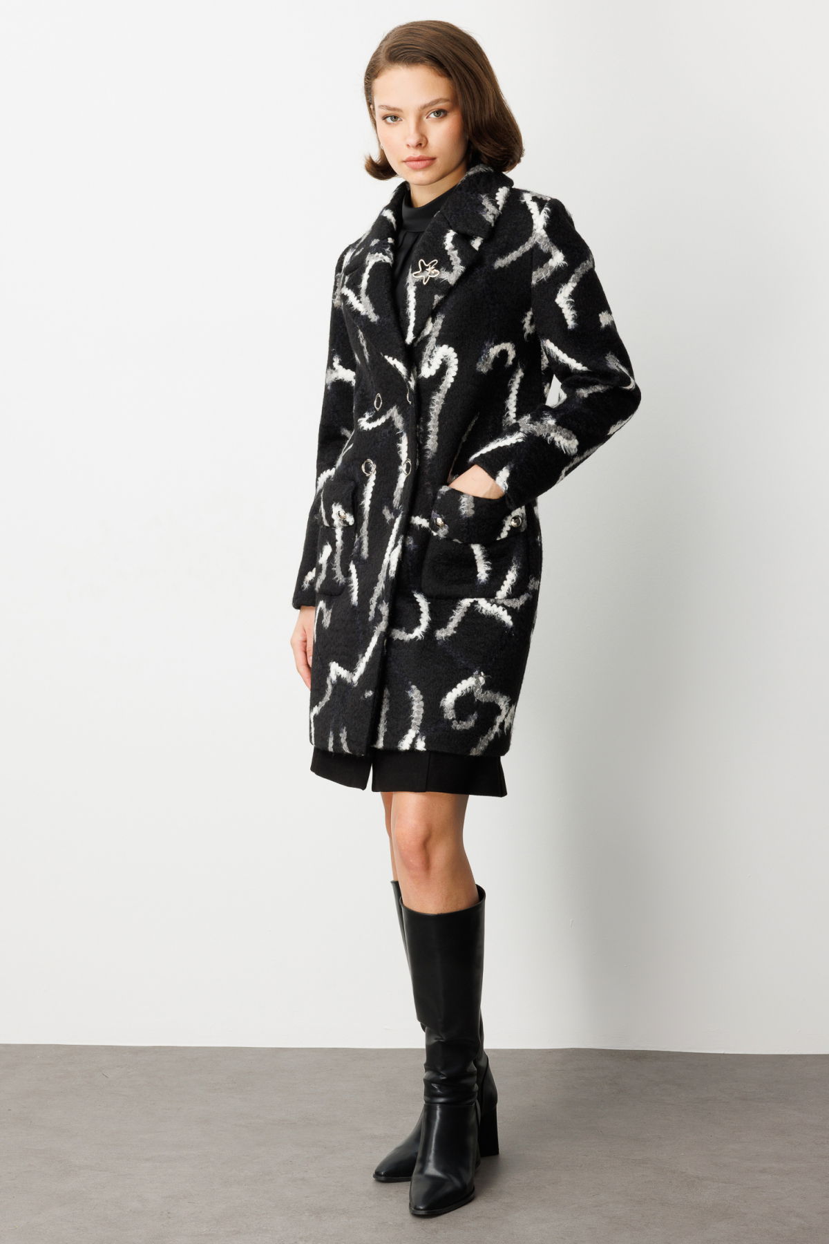 Ekol Kadın Yakası Broşlu Desenli Kaban 6007 Siyah - 2