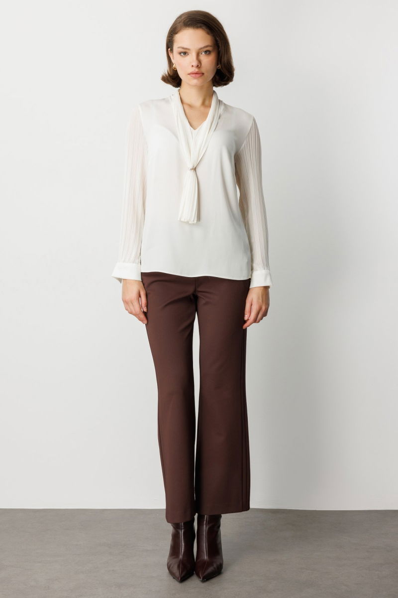 Ekol Kadın Yakası Fularlı Broş Detaylı Bluz 3021 Ekru - 3