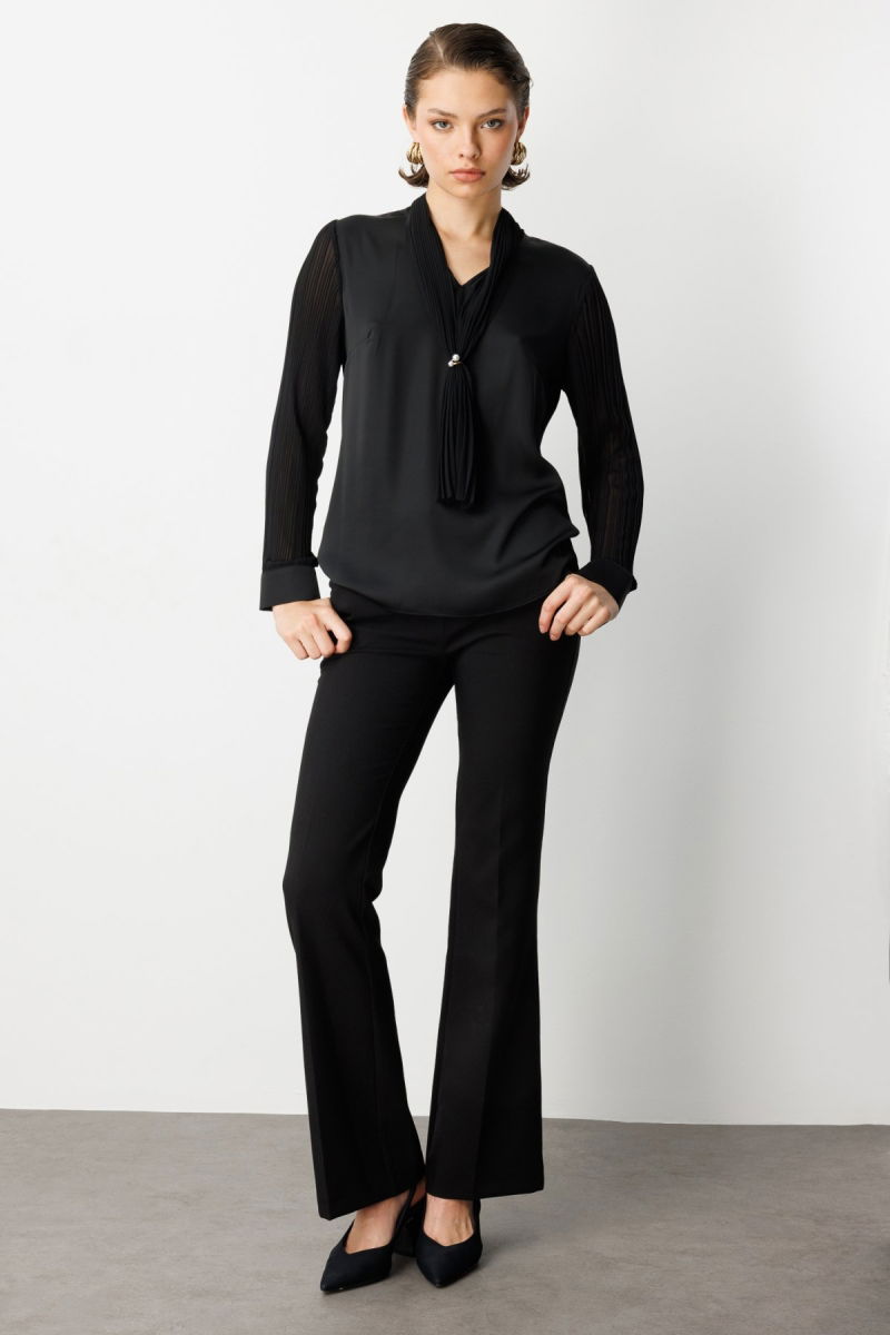 Ekol Kadın Yakası Fularlı Broş Detaylı Bluz 3021 Siyah - 3