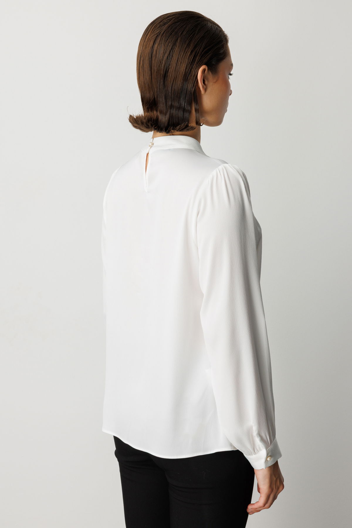 Ekol Kadın Yakası Kolyeli Pile Detaylı Bluz 3055 Ekru - 4