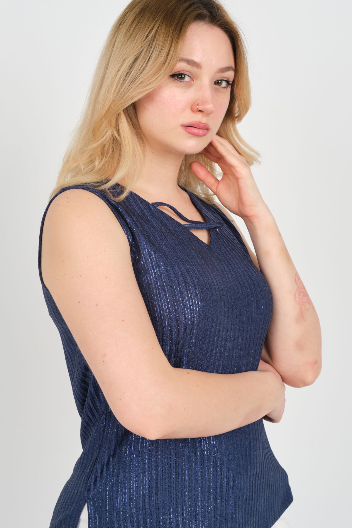 Ella Camelia Kadın Yaka Detaylı Parlak Kumaş Kolsuz Bluz 23E045 Lacivert - 1