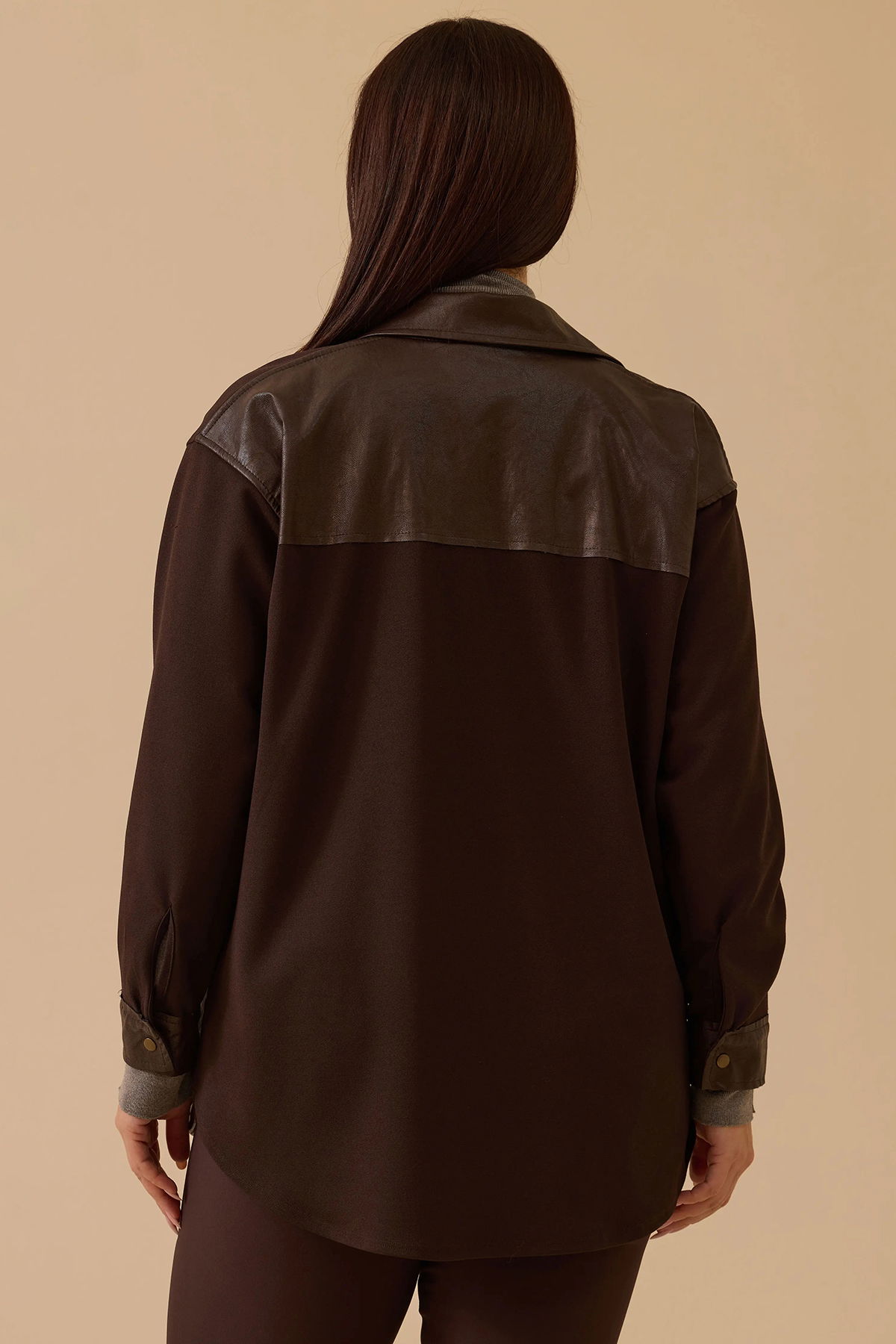 Galaxi Kadın Büyük Beden Suni Deri Detaylı Gömlek 4024 Kahverengi - 4