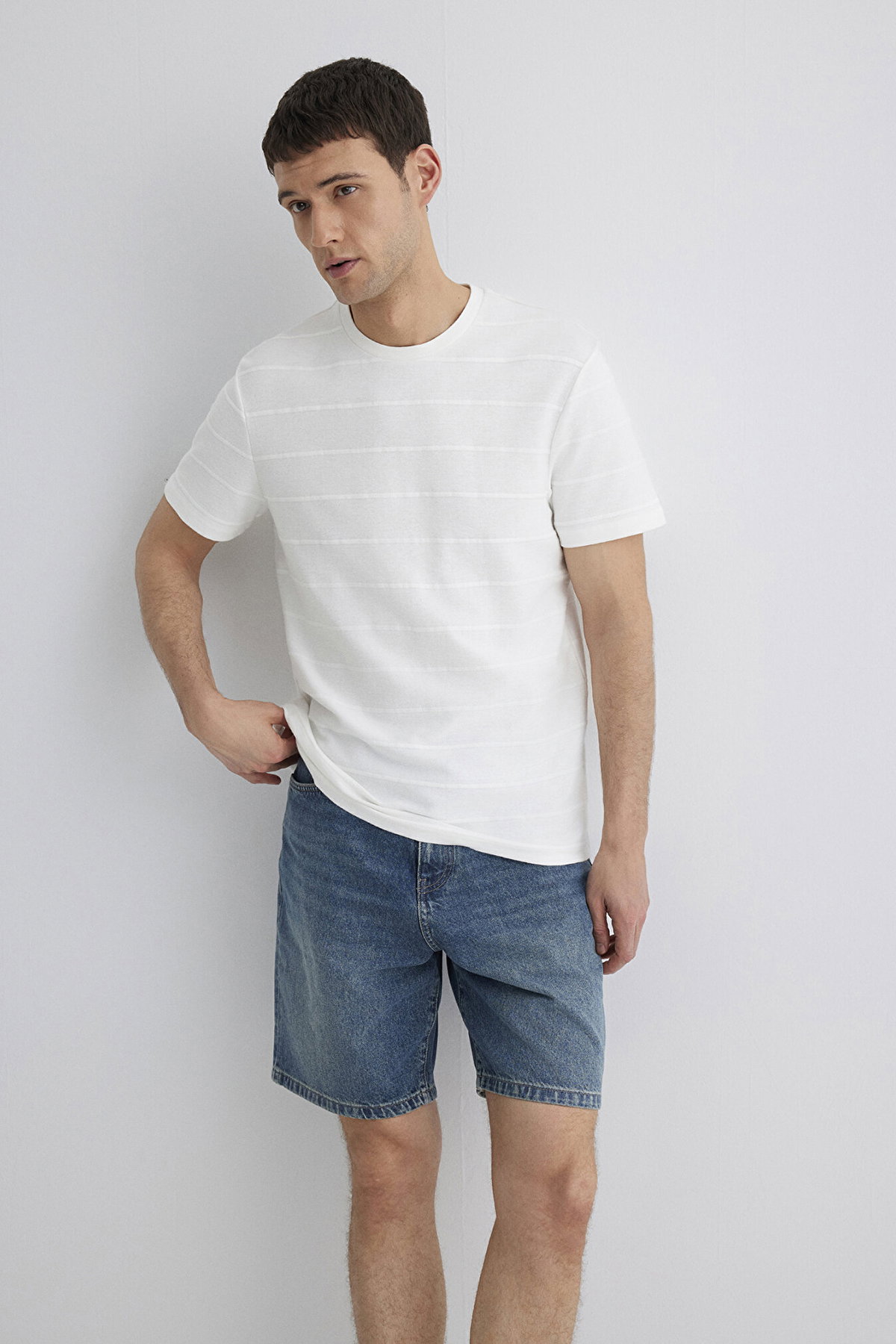 Mavi Erkek Çizgi Detaylı T-Shirt M0611409-70057 Kırık Beyaz - 2