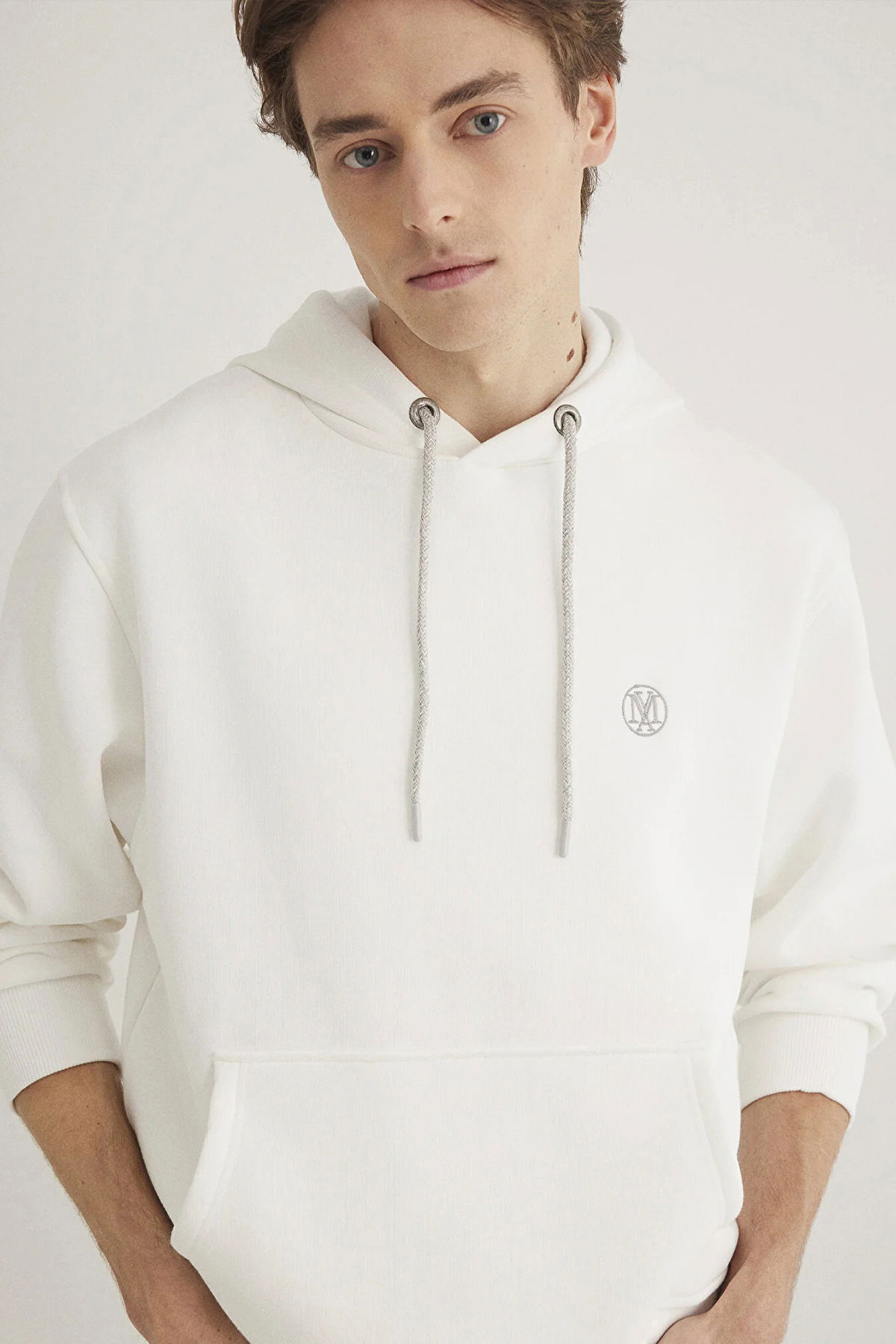 Mavi Erkek Logo Nakışlı Kapüşonlu Sweatshirt M065809 Kırık Beyaz - 1