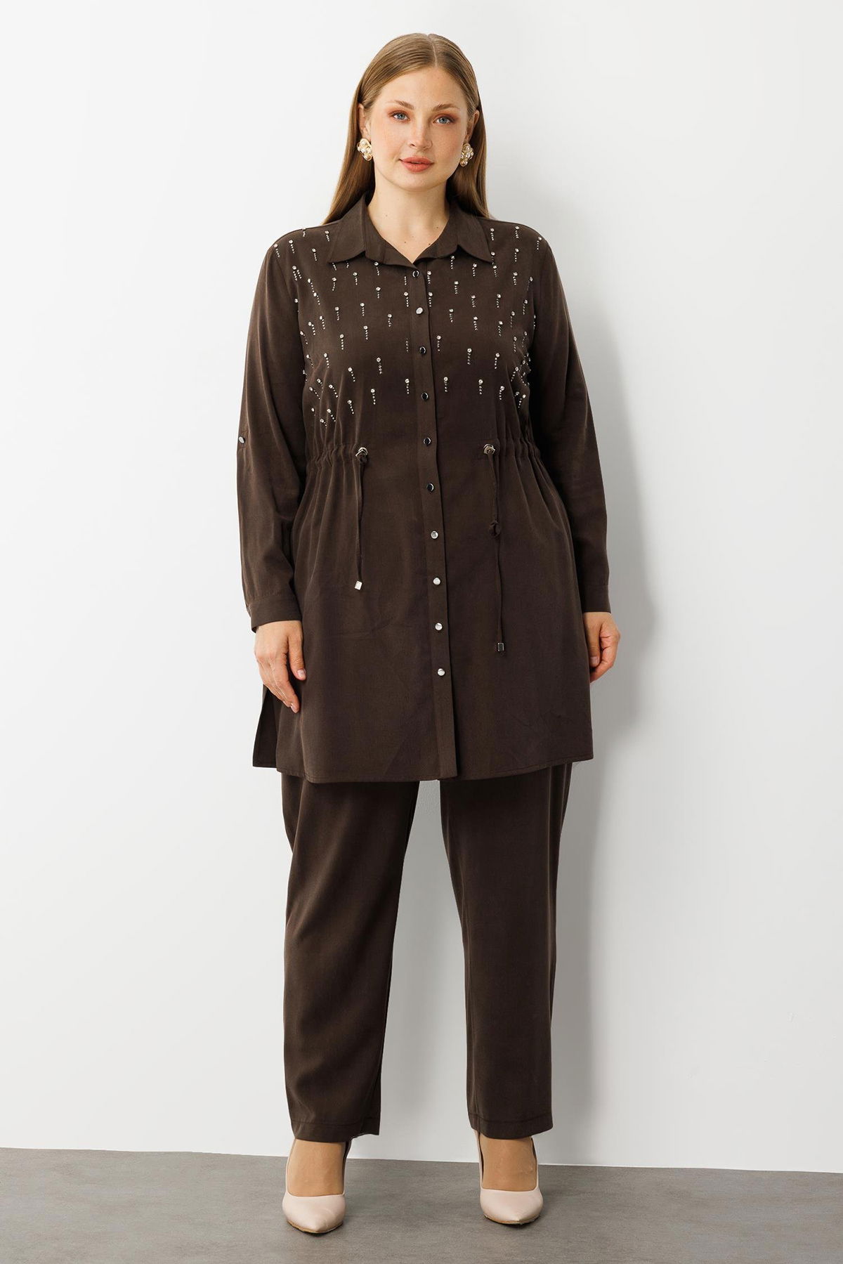 Moda İlgi Kadın Büyük Beden Beli Büzgülü Ön Bedeni İncili Taşlı Tunik 0300 Kahverengi - 3