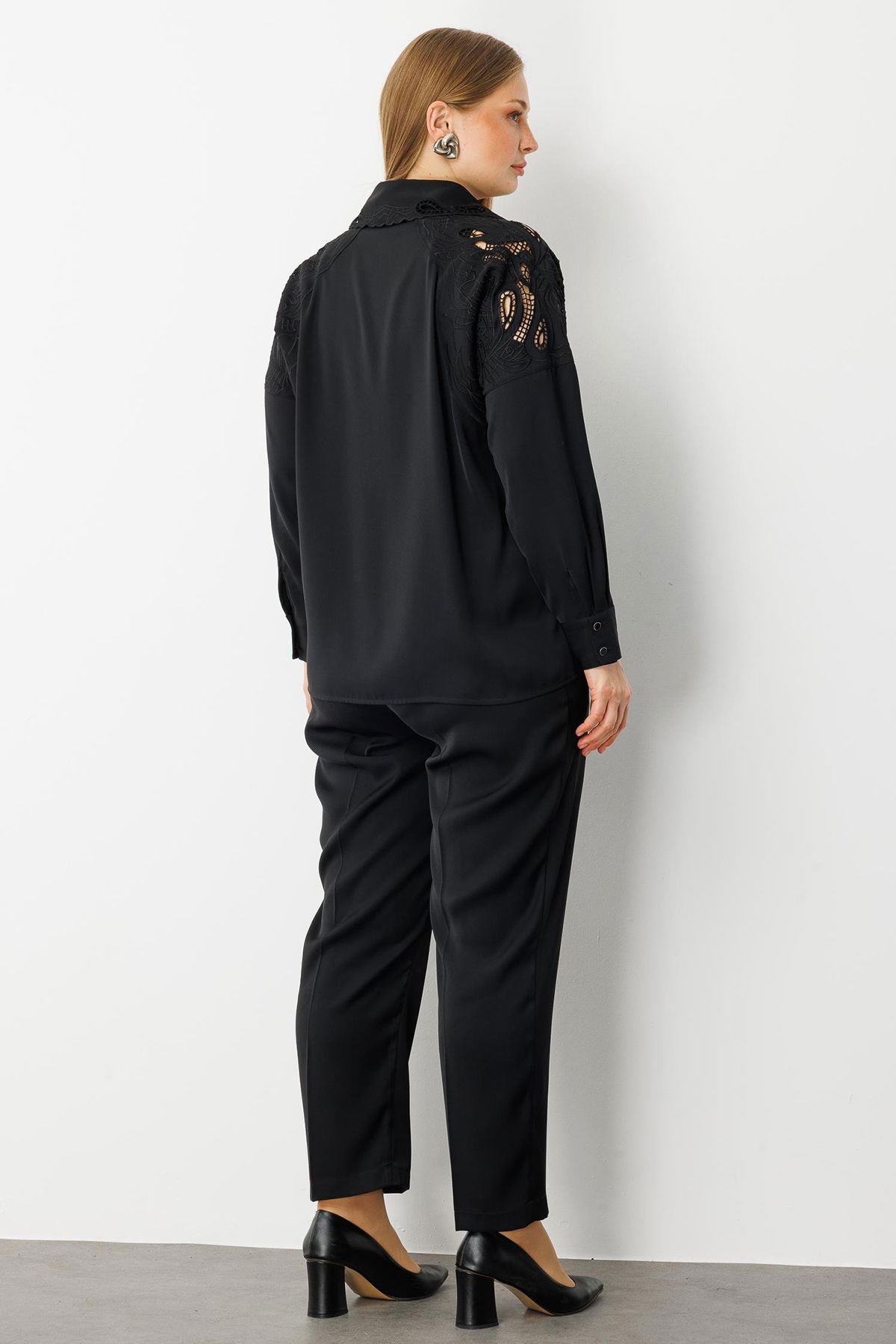 Moda İlgi Kadın Büyük Beden Nakış Detaylı Oversize Gömlek 0041 Siyah - 4