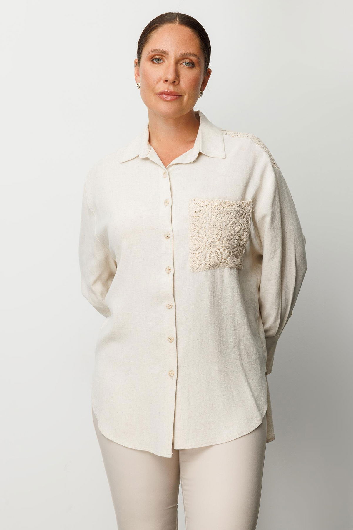 Moda İlgi Kadın Büyük Beden Robası ve Cebi Güpür Detaylı Oversize Keten Gömlek 0035 Taş - 2